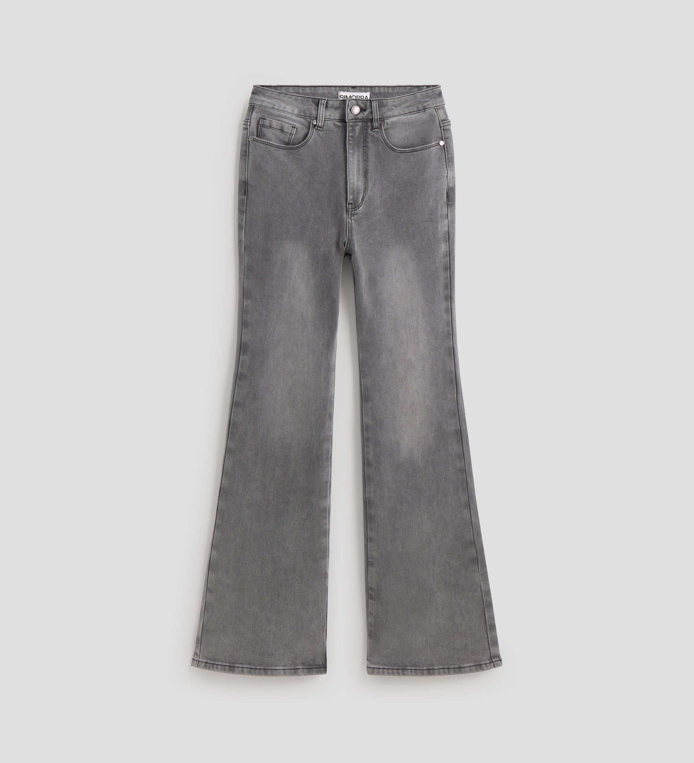 Pantalón vaquero acampanado