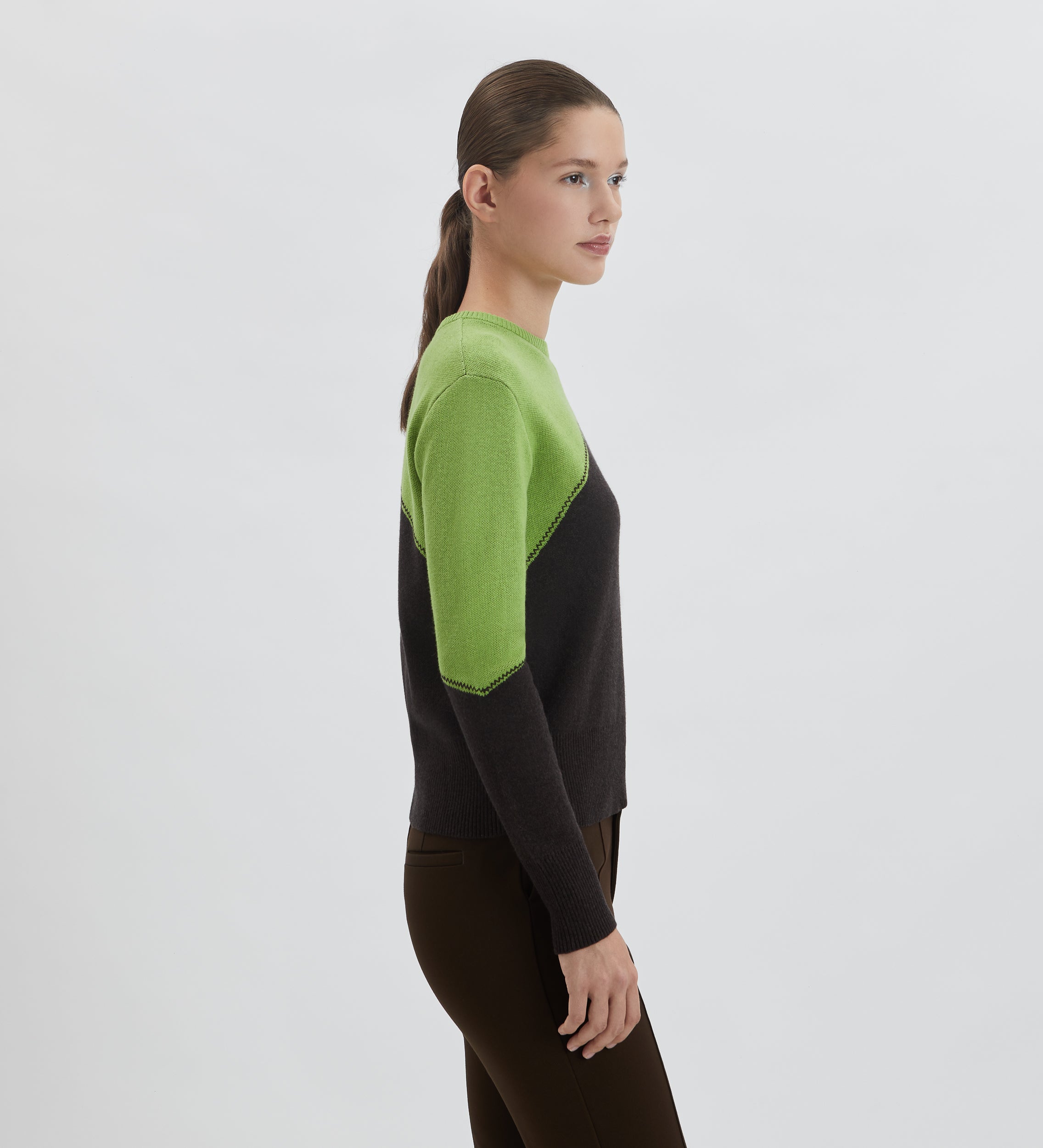 Two-tone round neck sweater