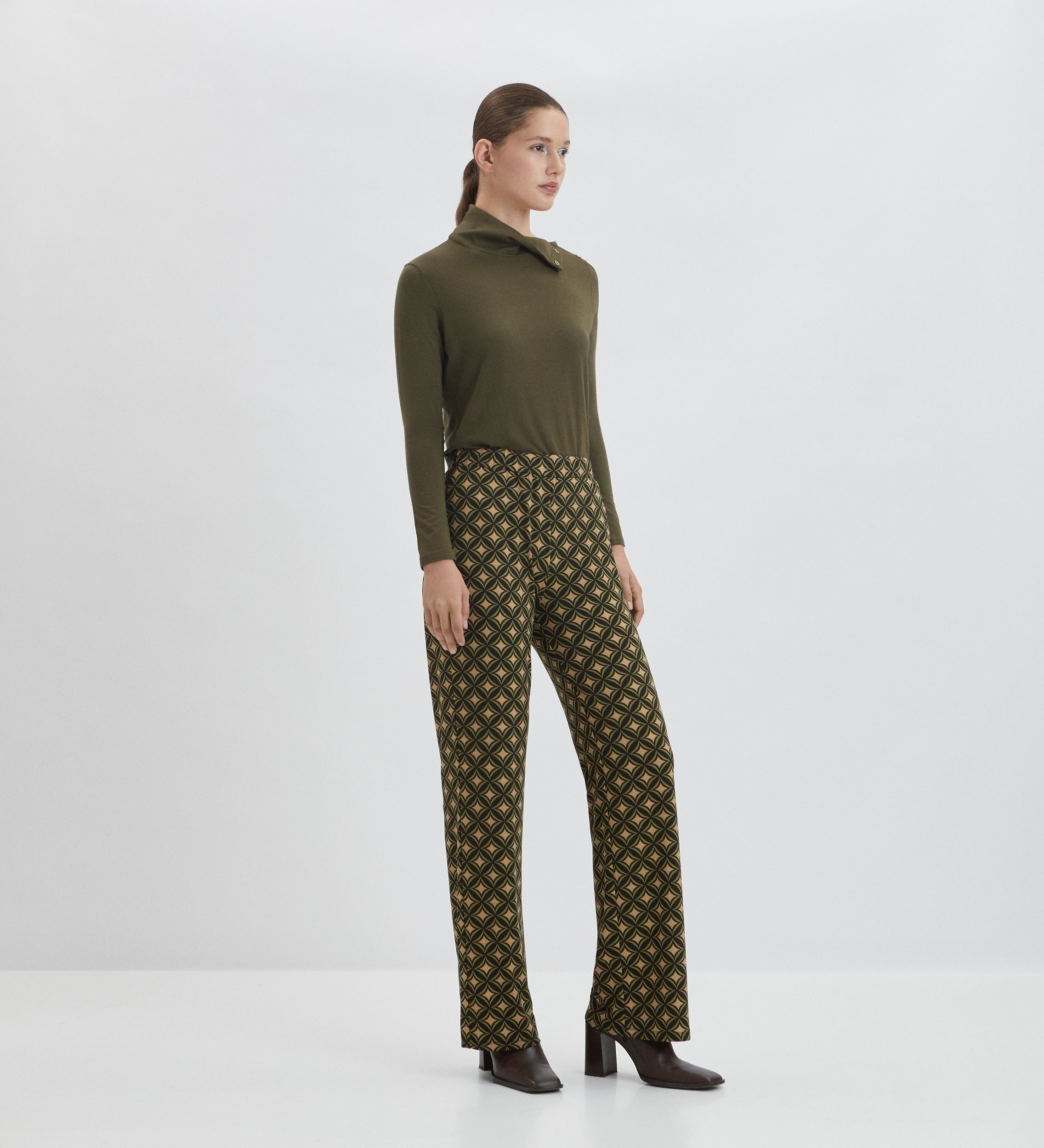 Straight patterned knit trousers