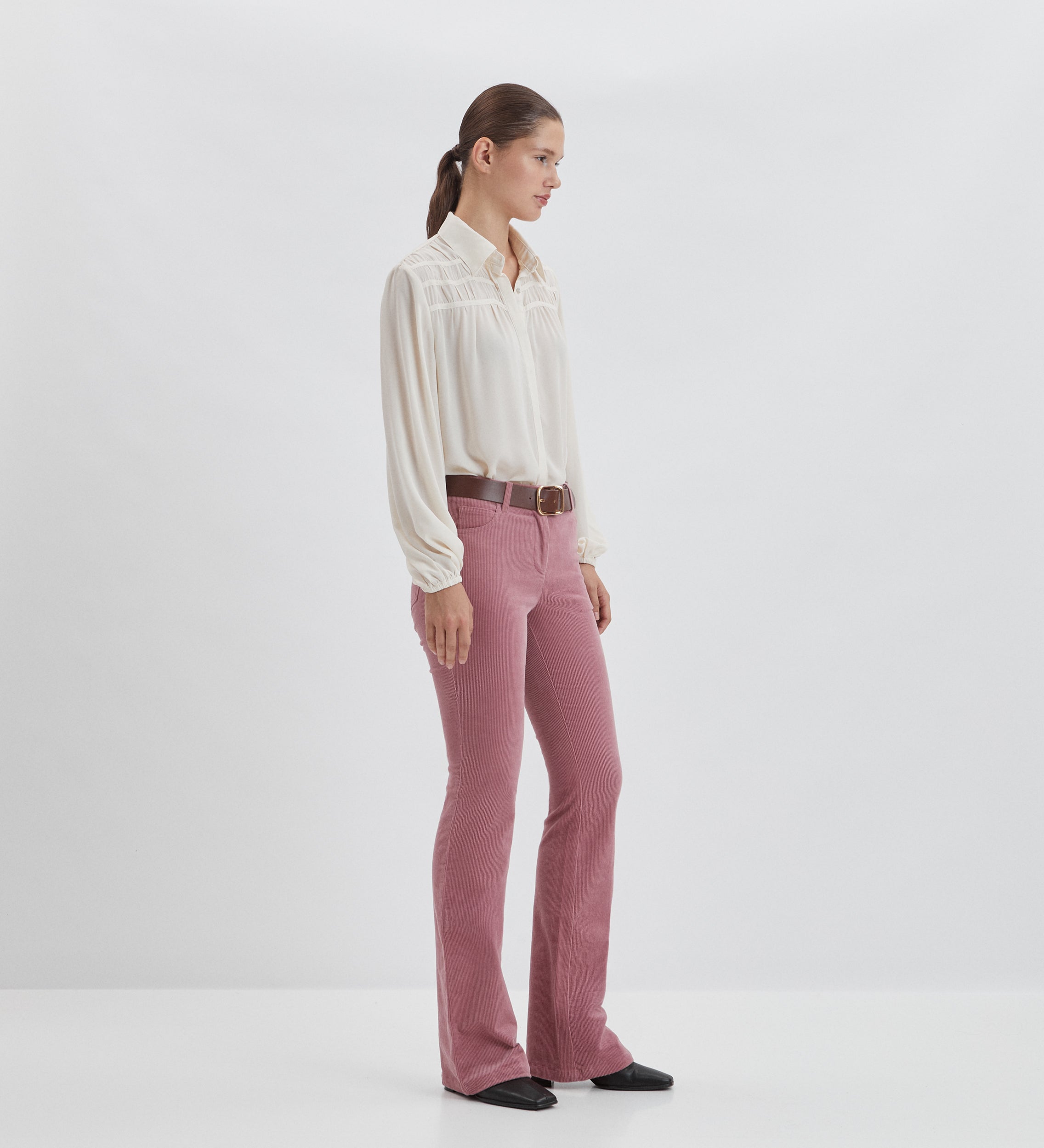 Flared elastic trousers