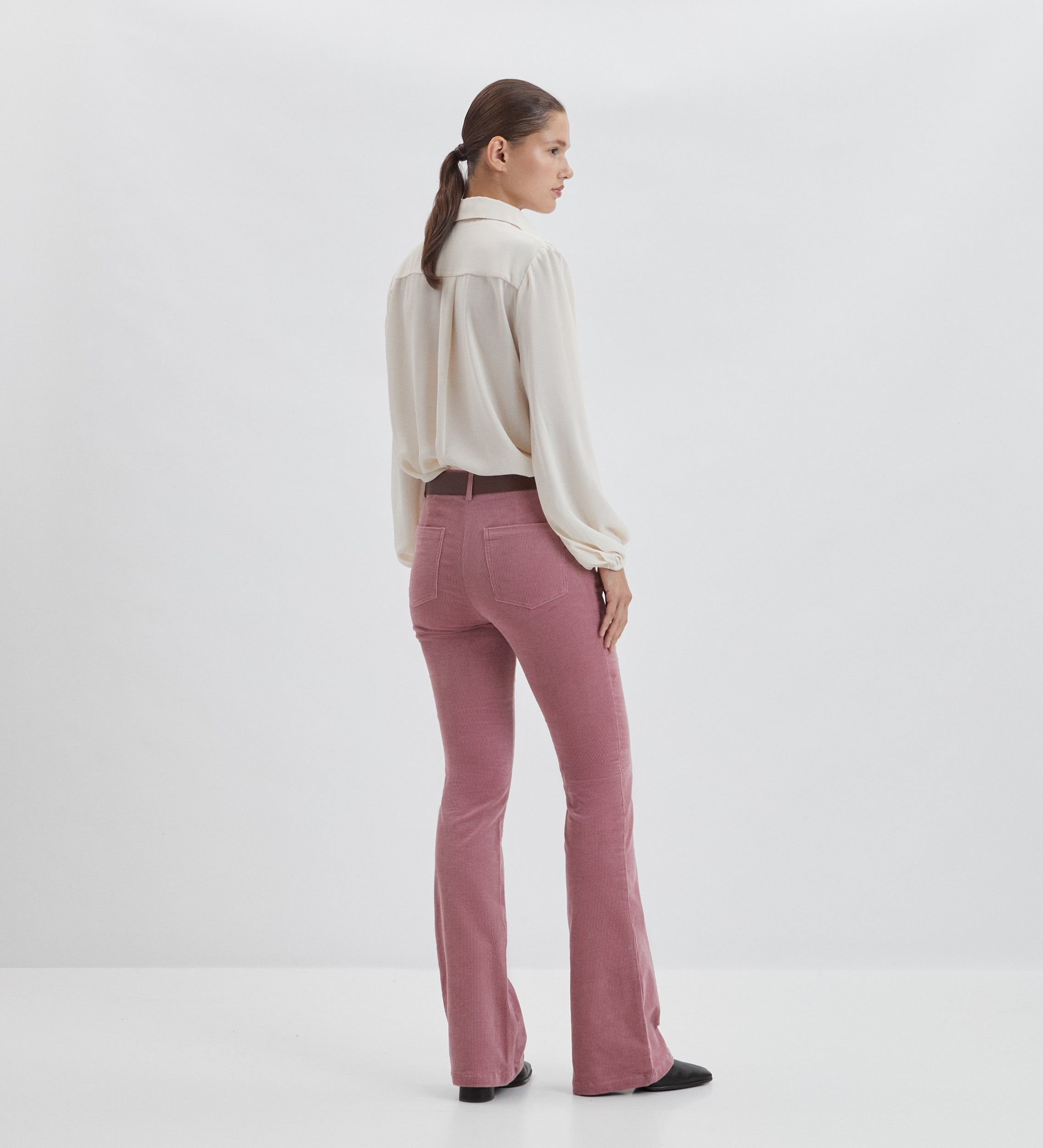 Flared elastic trousers