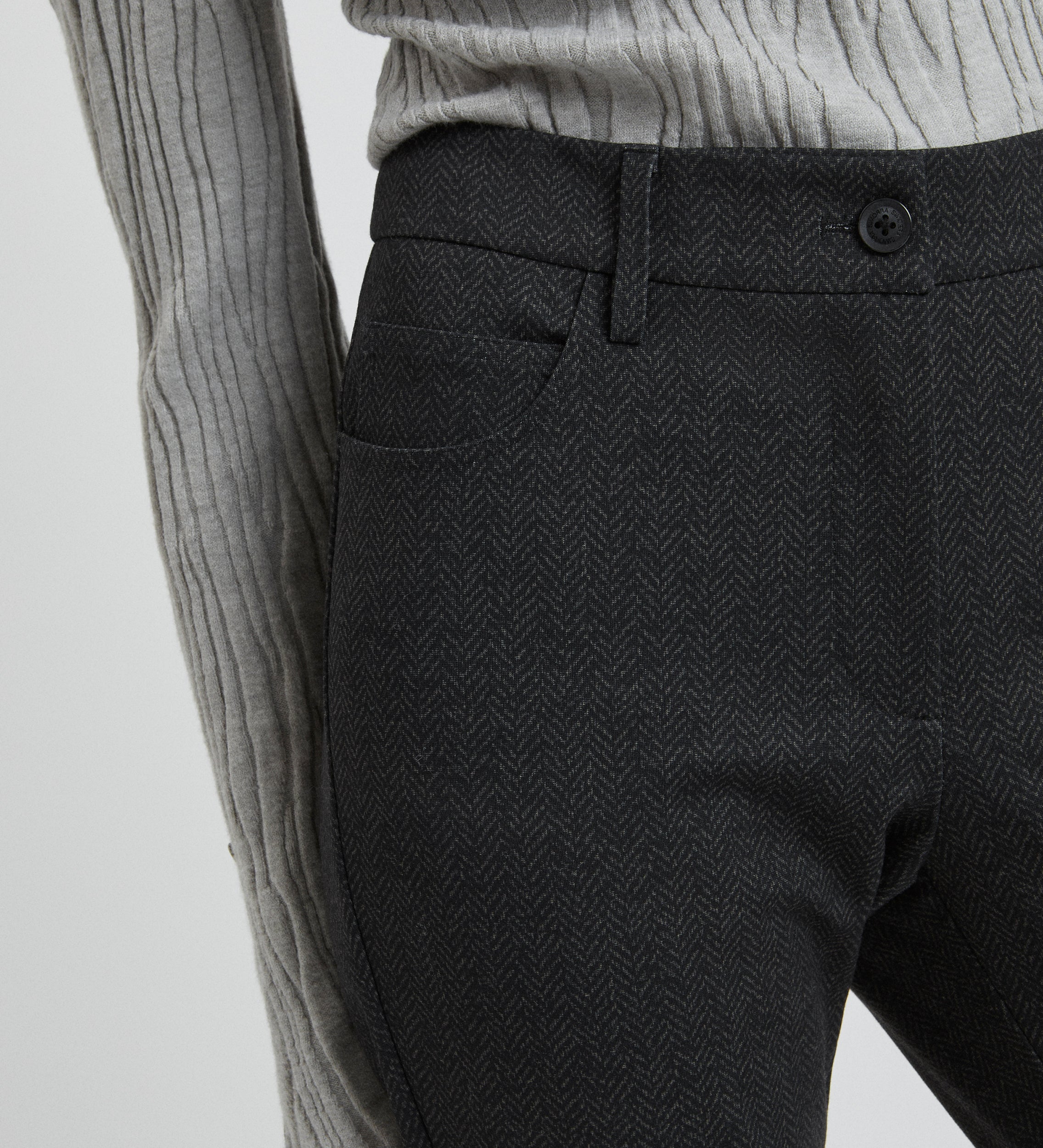 Flared elastic trousers