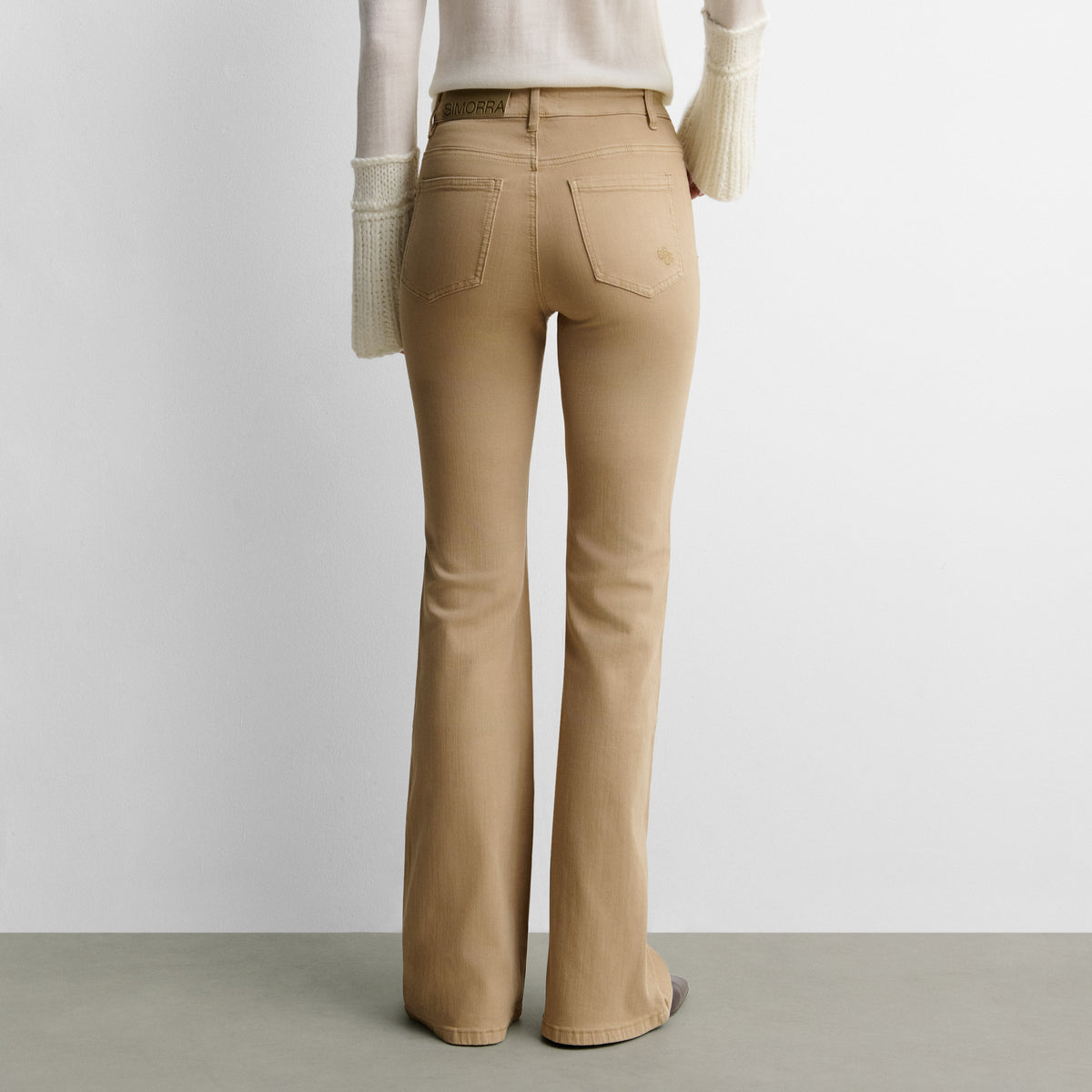 Pantalón bolsillos parche