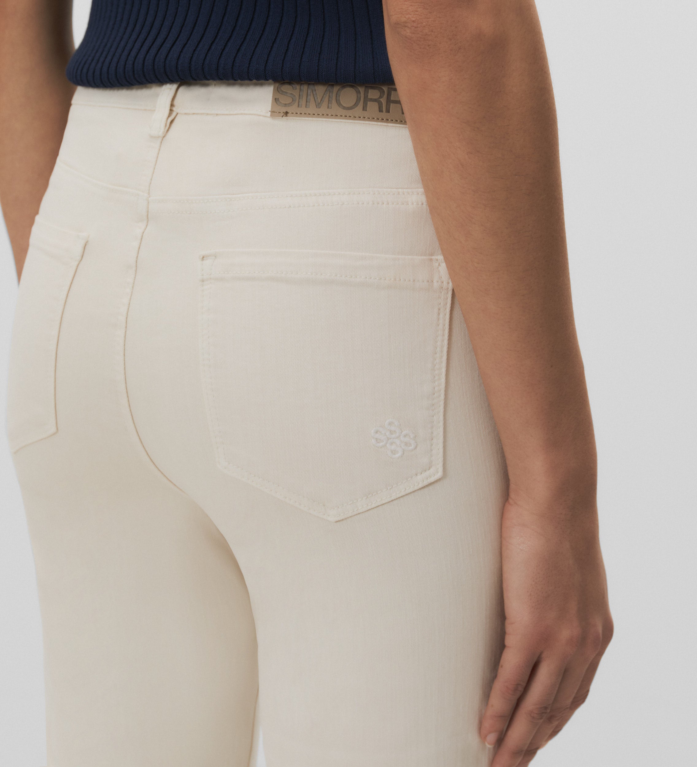 Pantalón vaquero acampanado