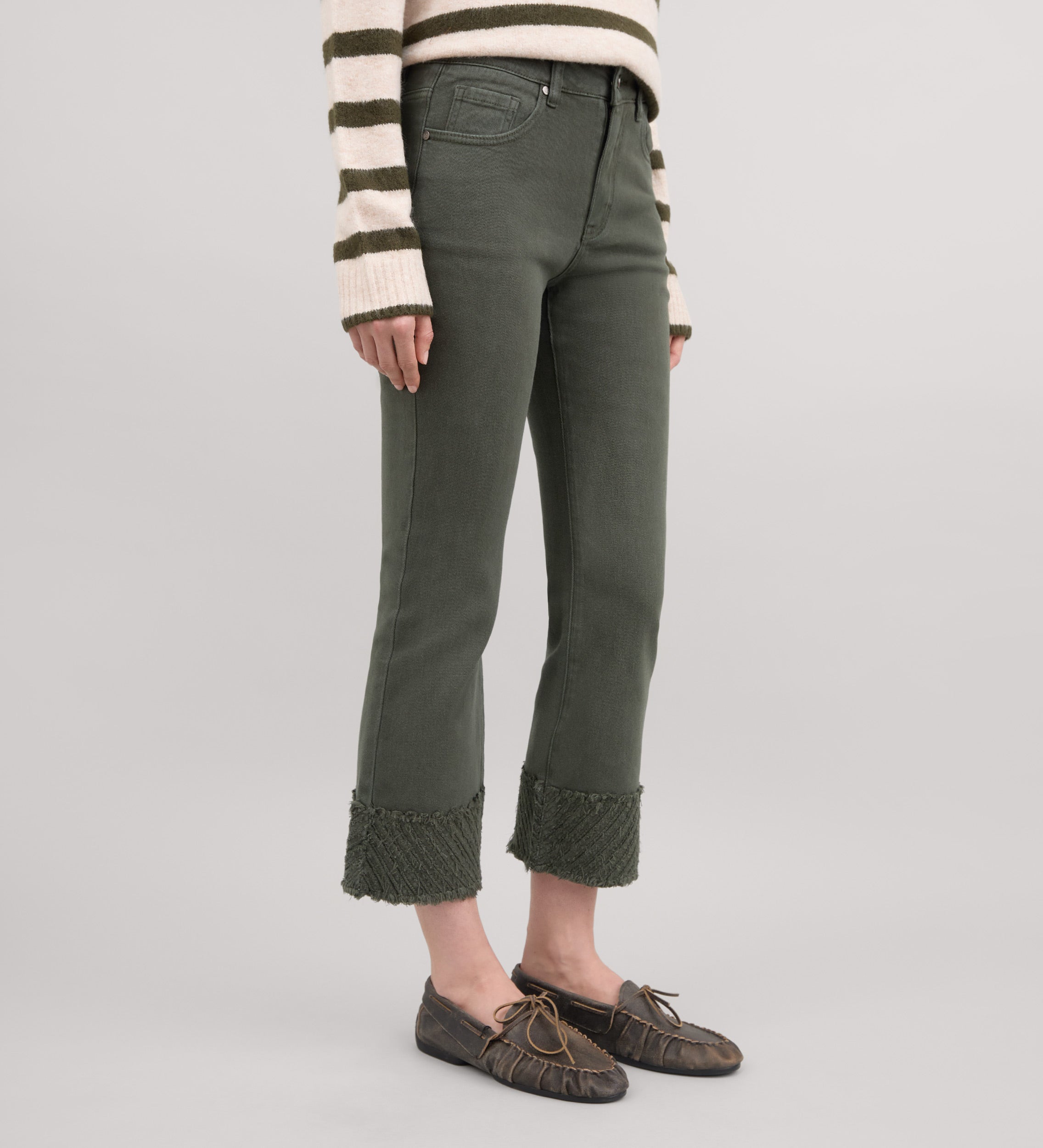 Pantalón bajo decorativo