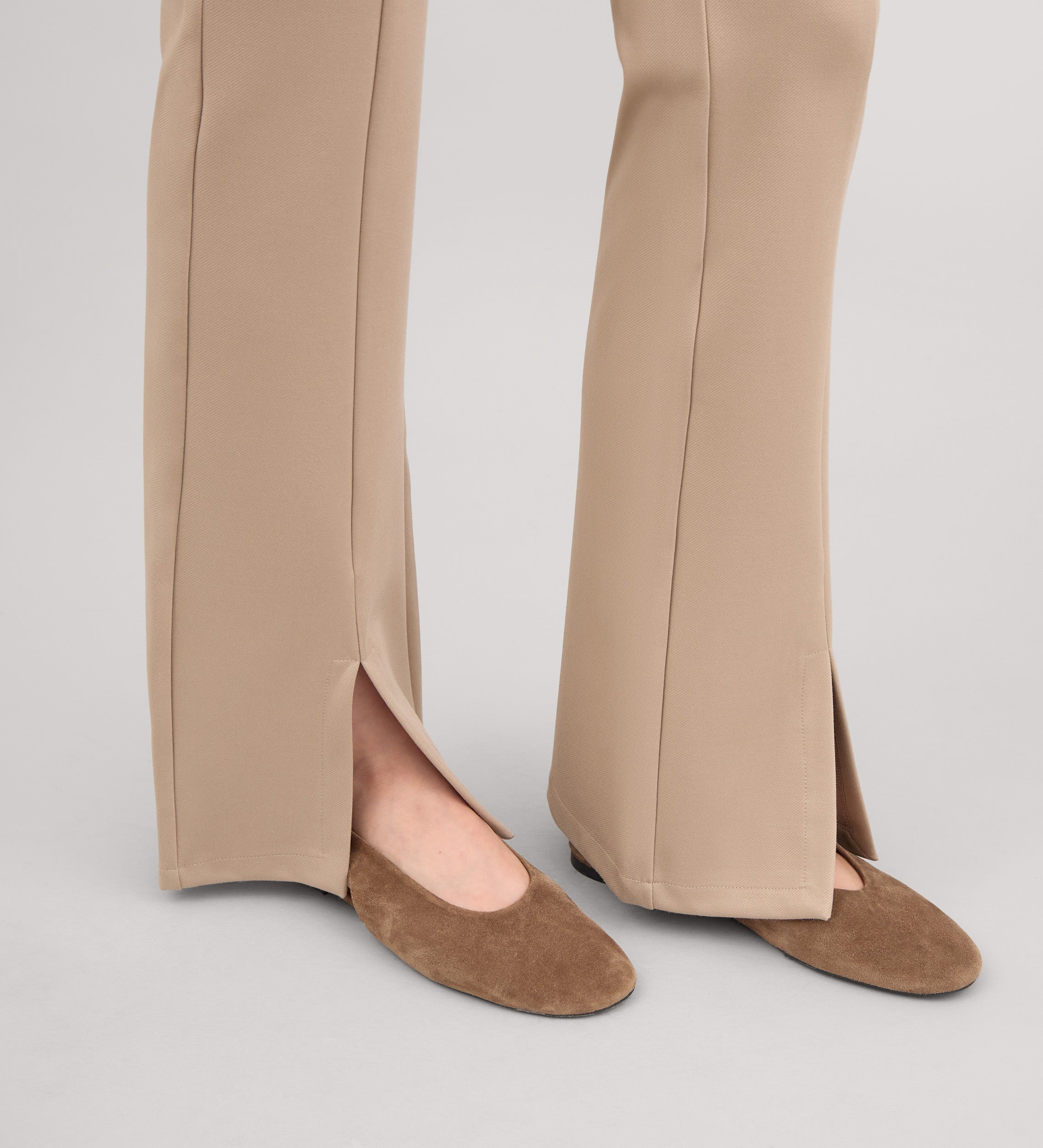 Flared elastic trousers
