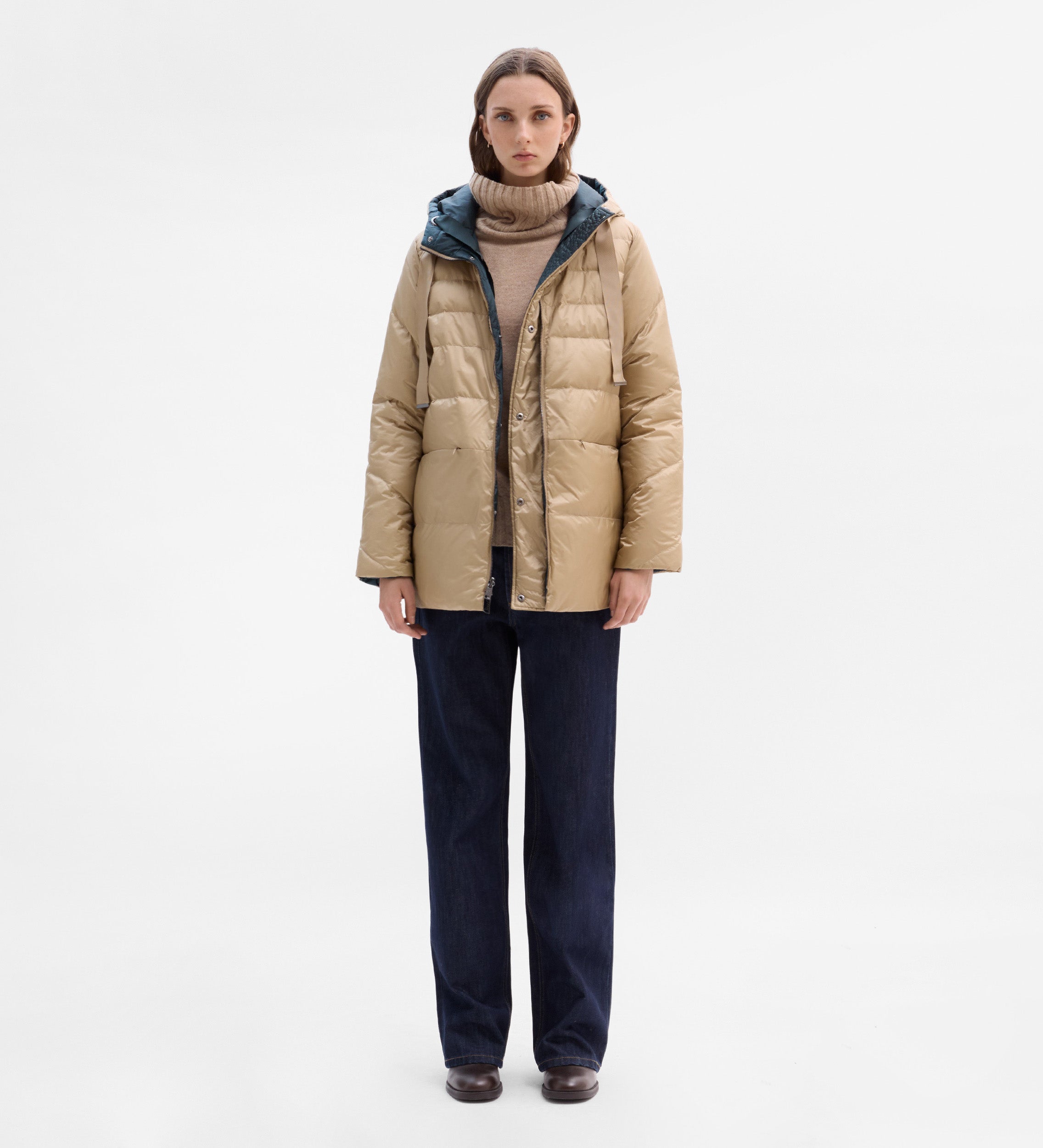 Short reversible down jacket