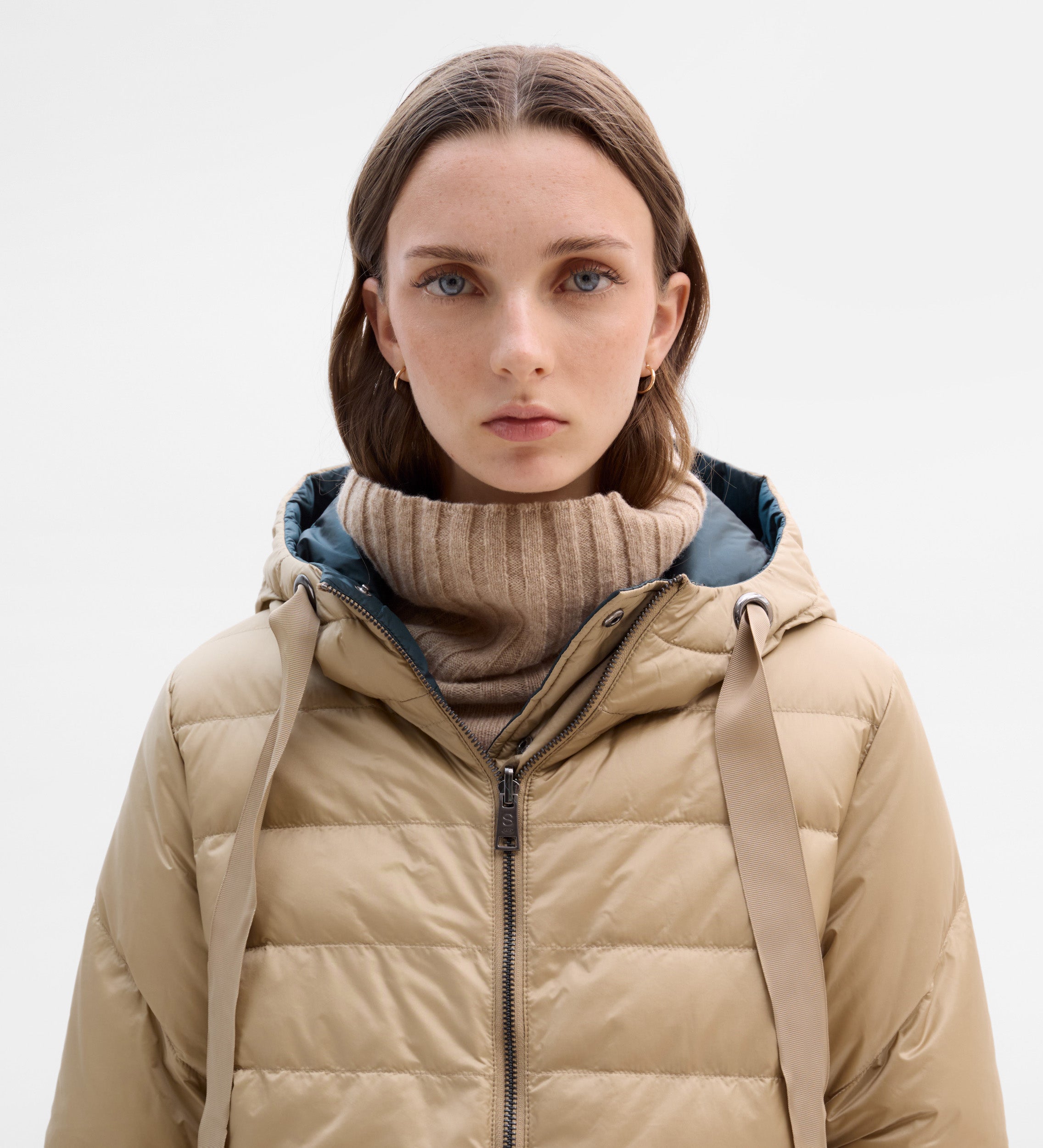 Short reversible down jacket