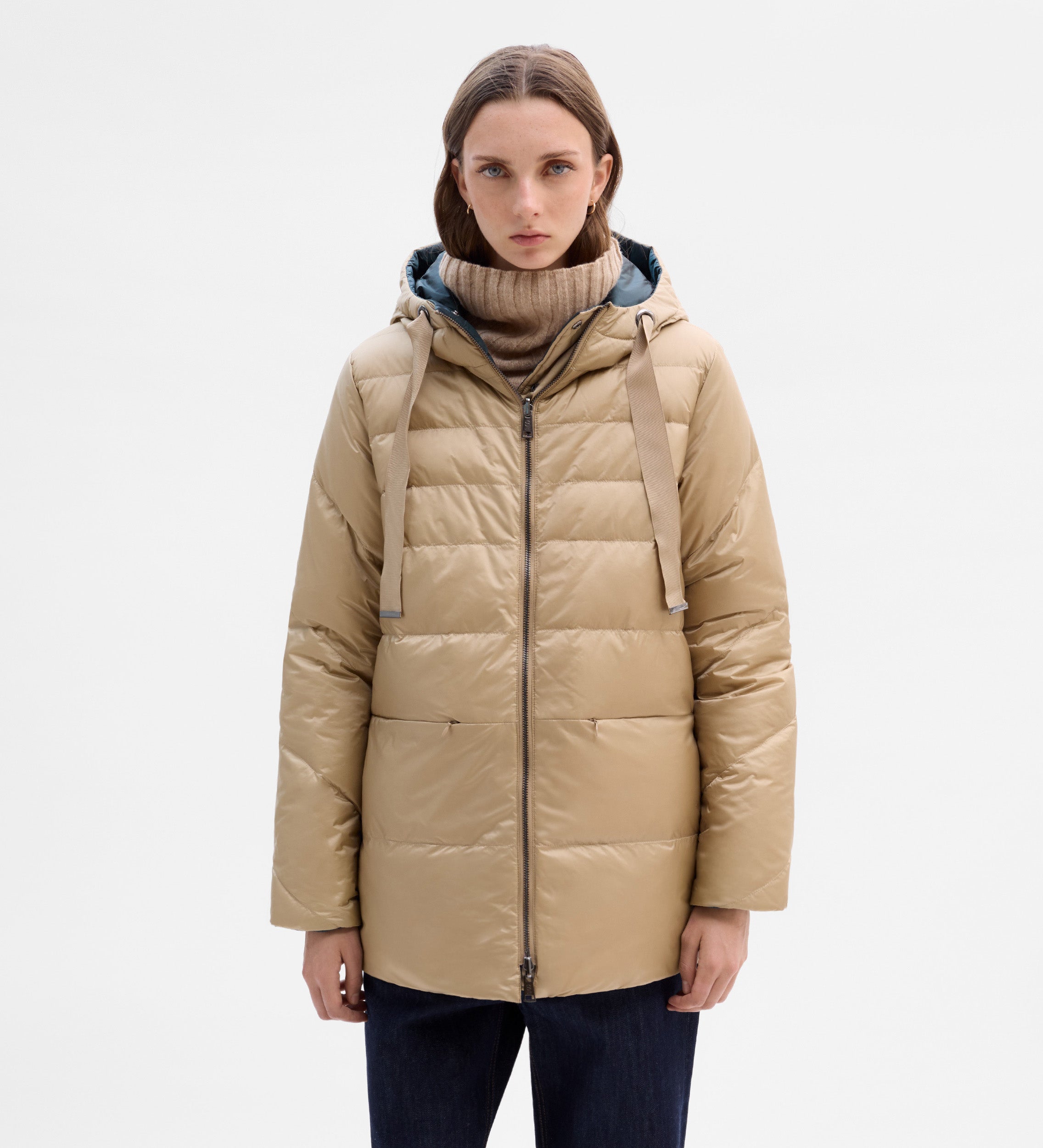 Short reversible down jacket