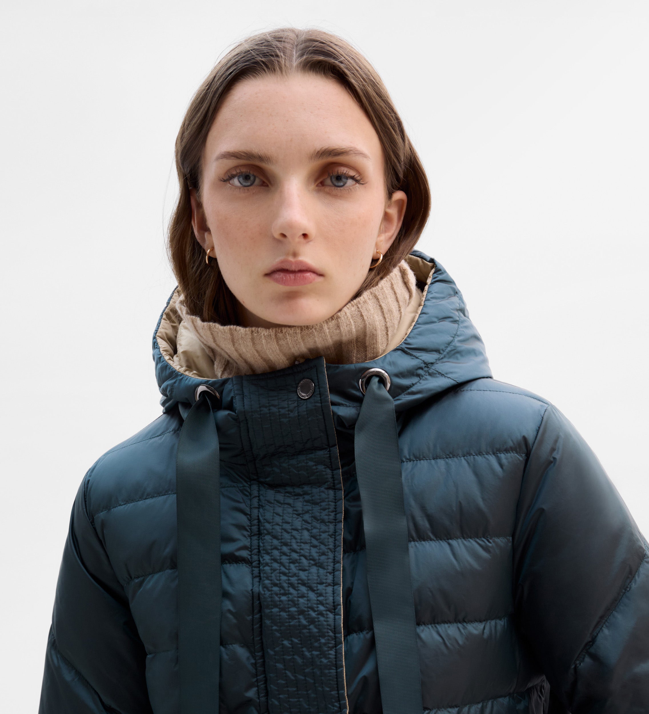 Short reversible down jacket