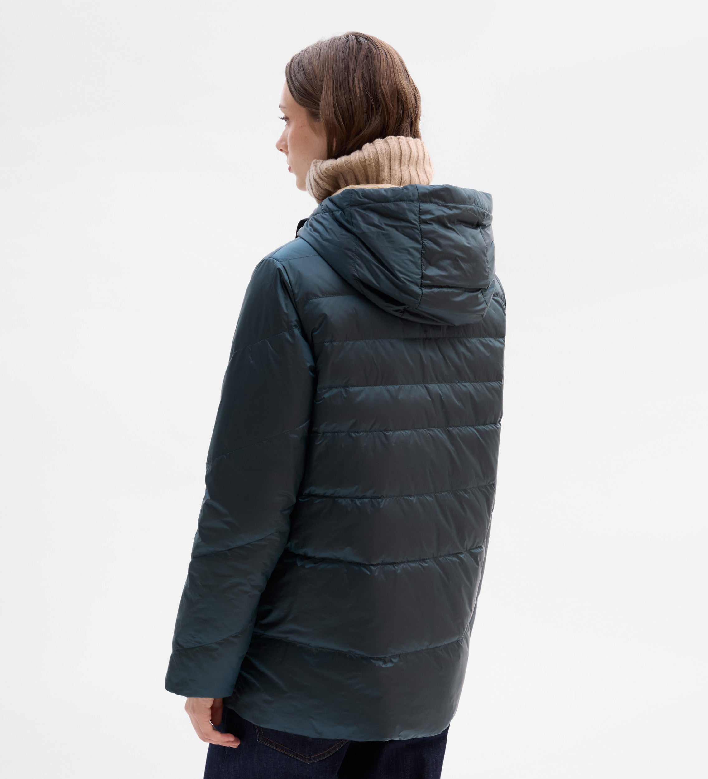 Short reversible down jacket