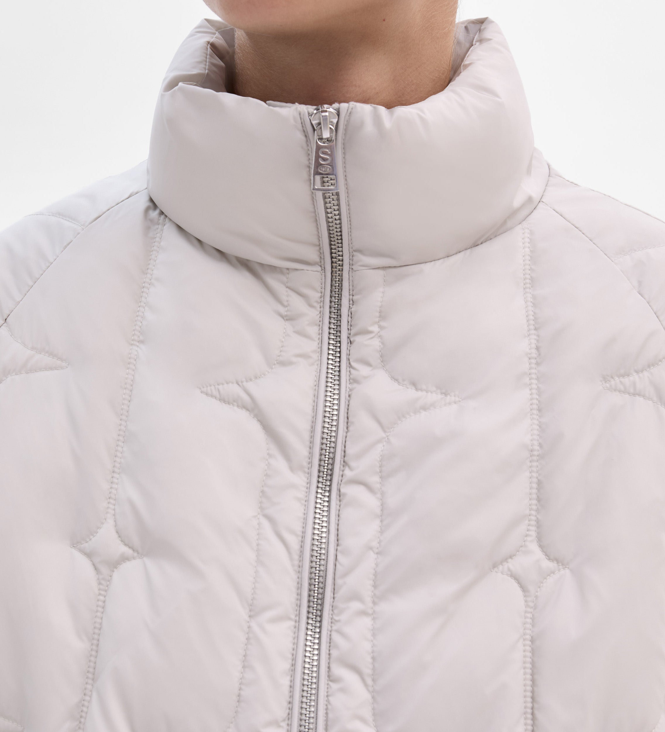Short padded down jacket