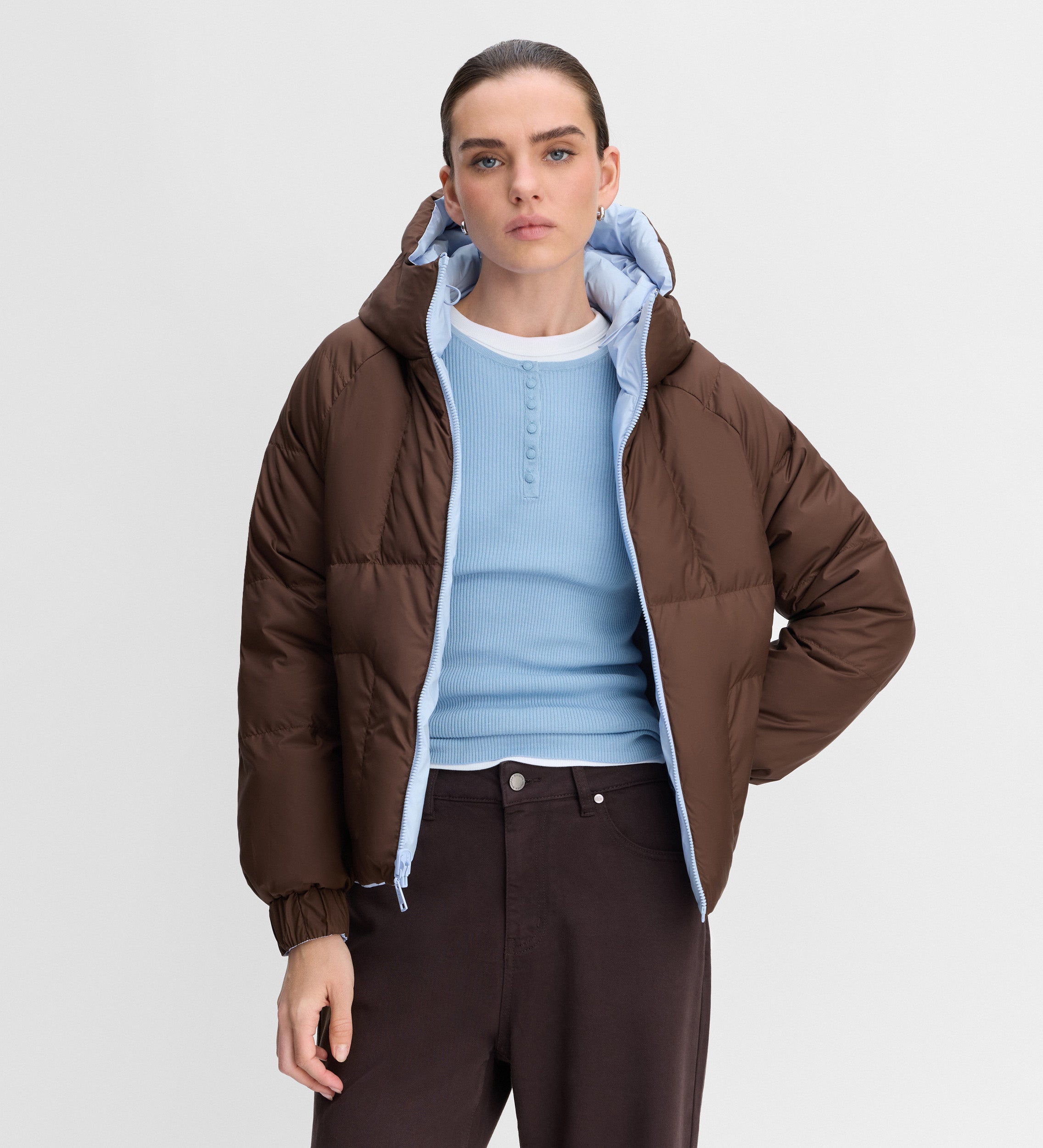 Short reversible down jacket