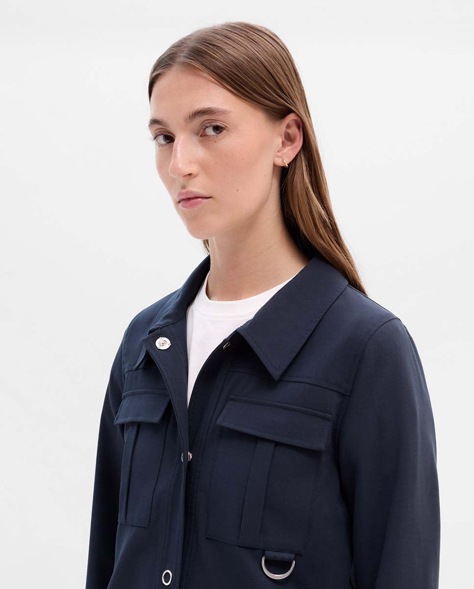 Short jacket with pockets