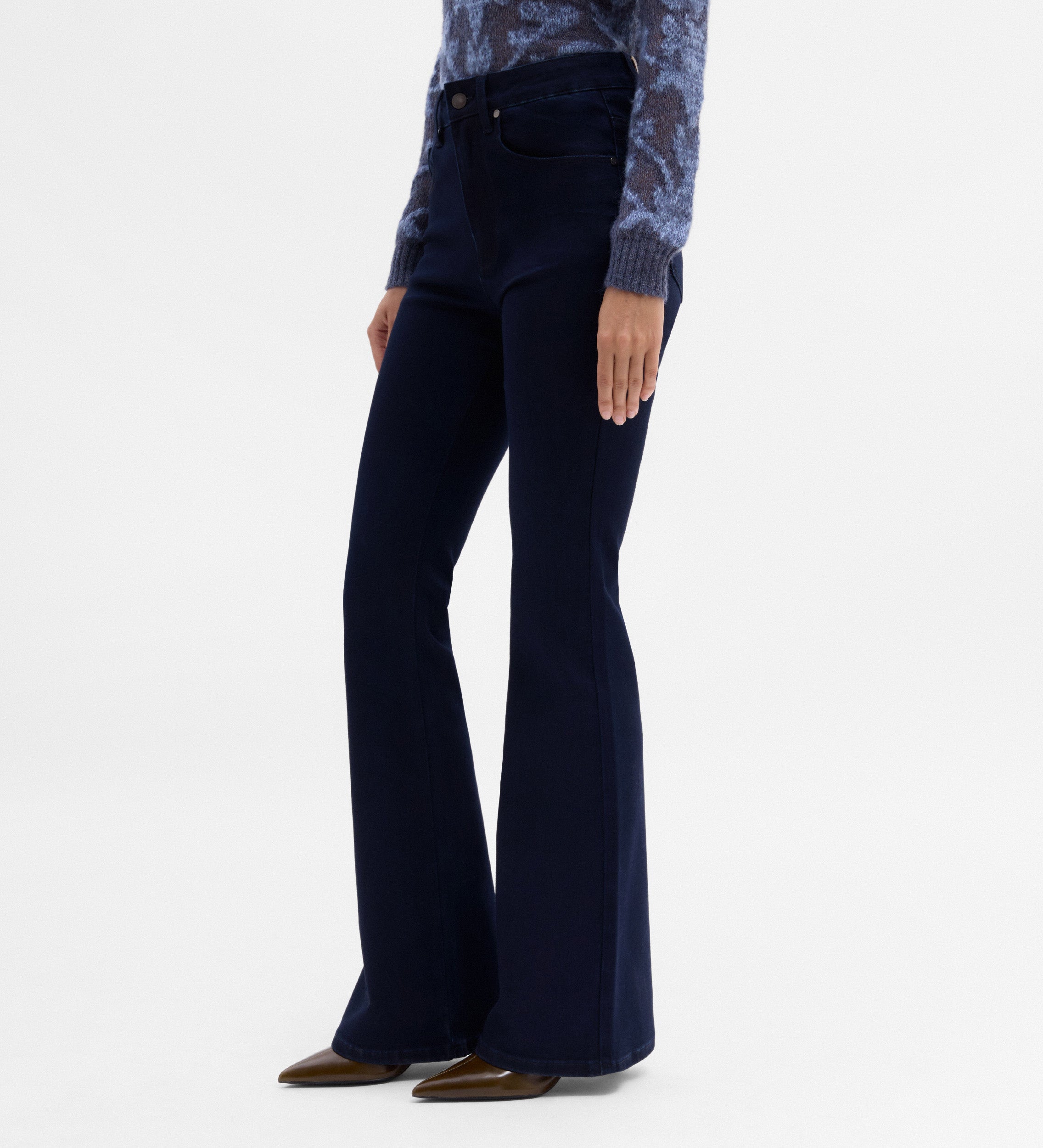 Pantalón vaquero acampanado