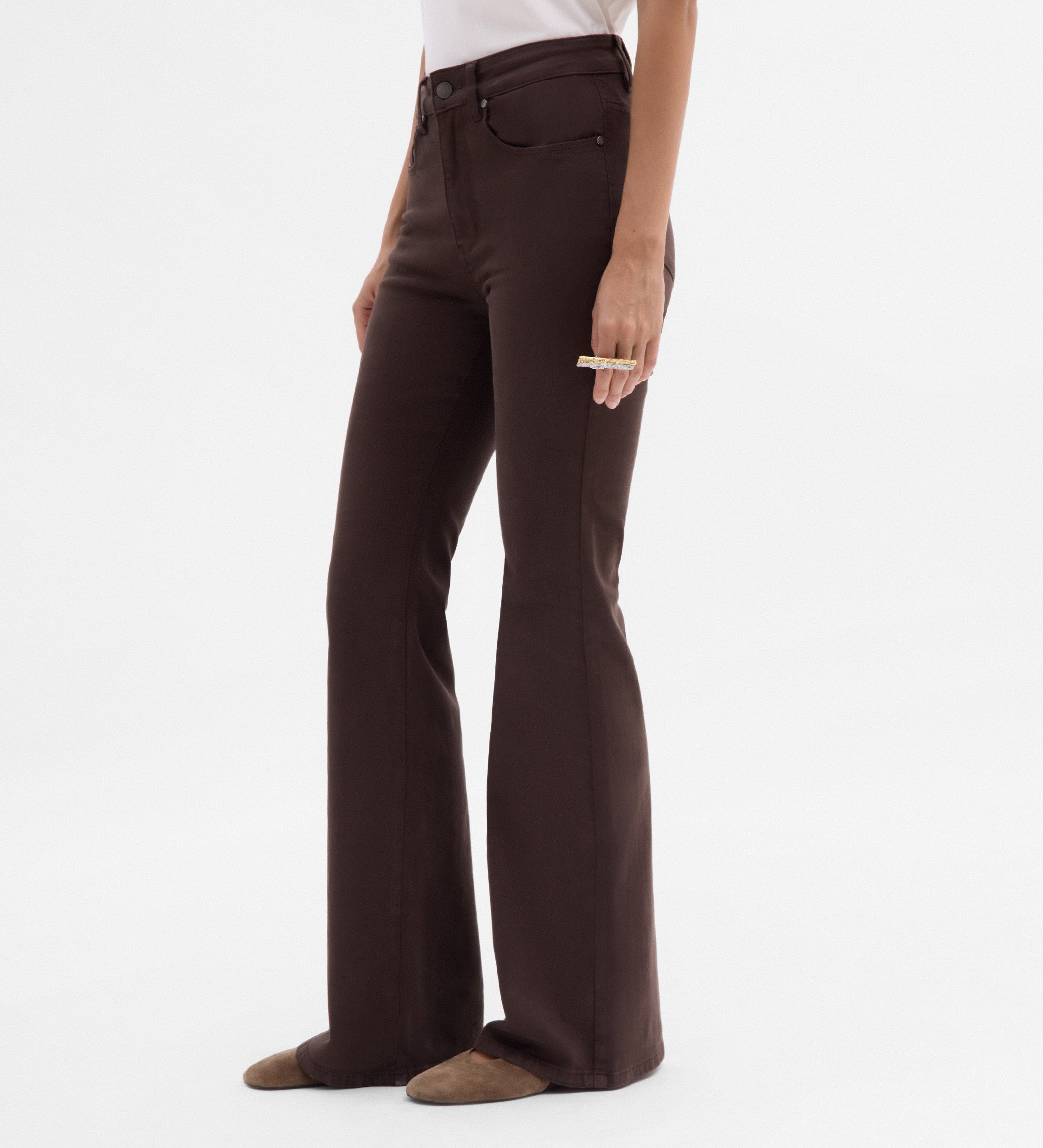 Pantalón vaquero acampanado