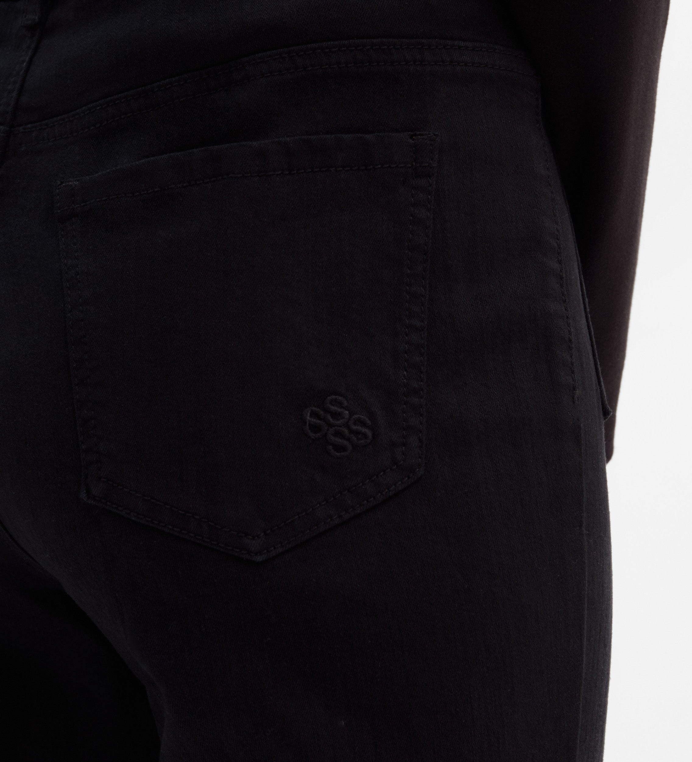 Pantalón bolsillos parche