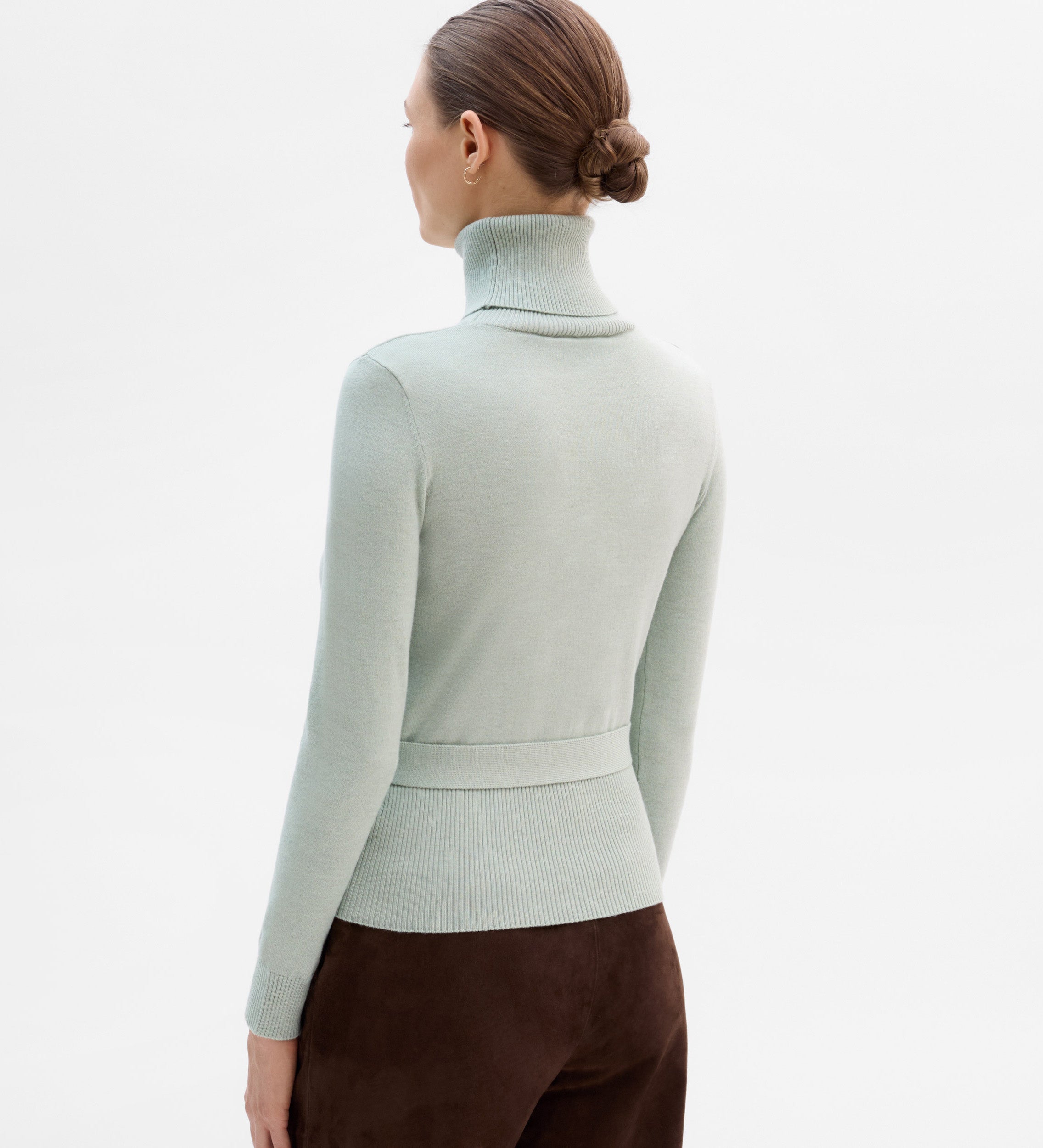 High-neck sweater belt