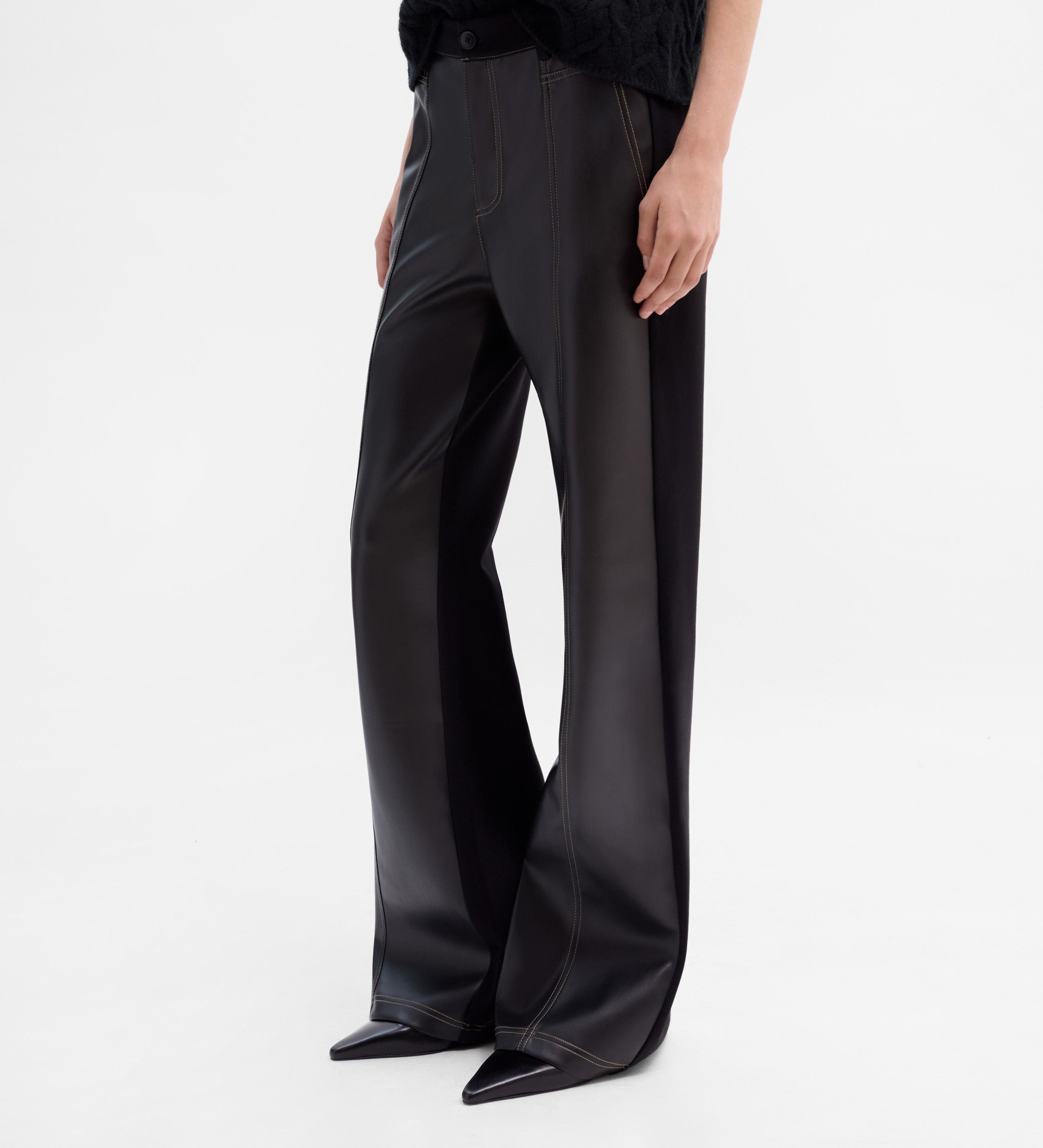 Pantalón bimateria pespuntes