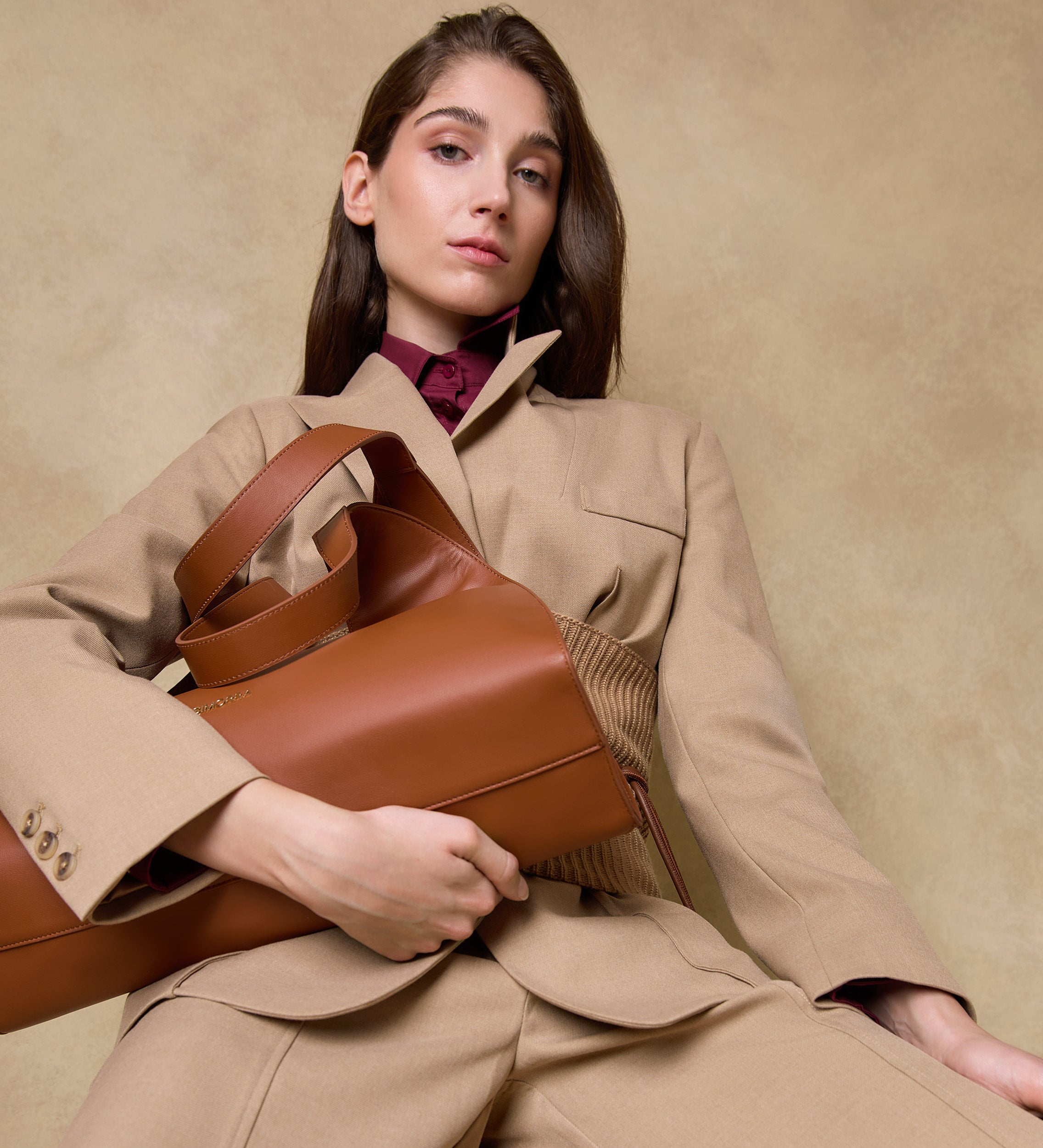 Fitted blazer with seams