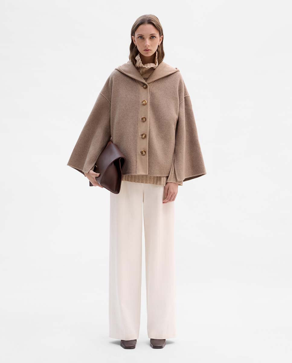 Jacket with sleeve opening