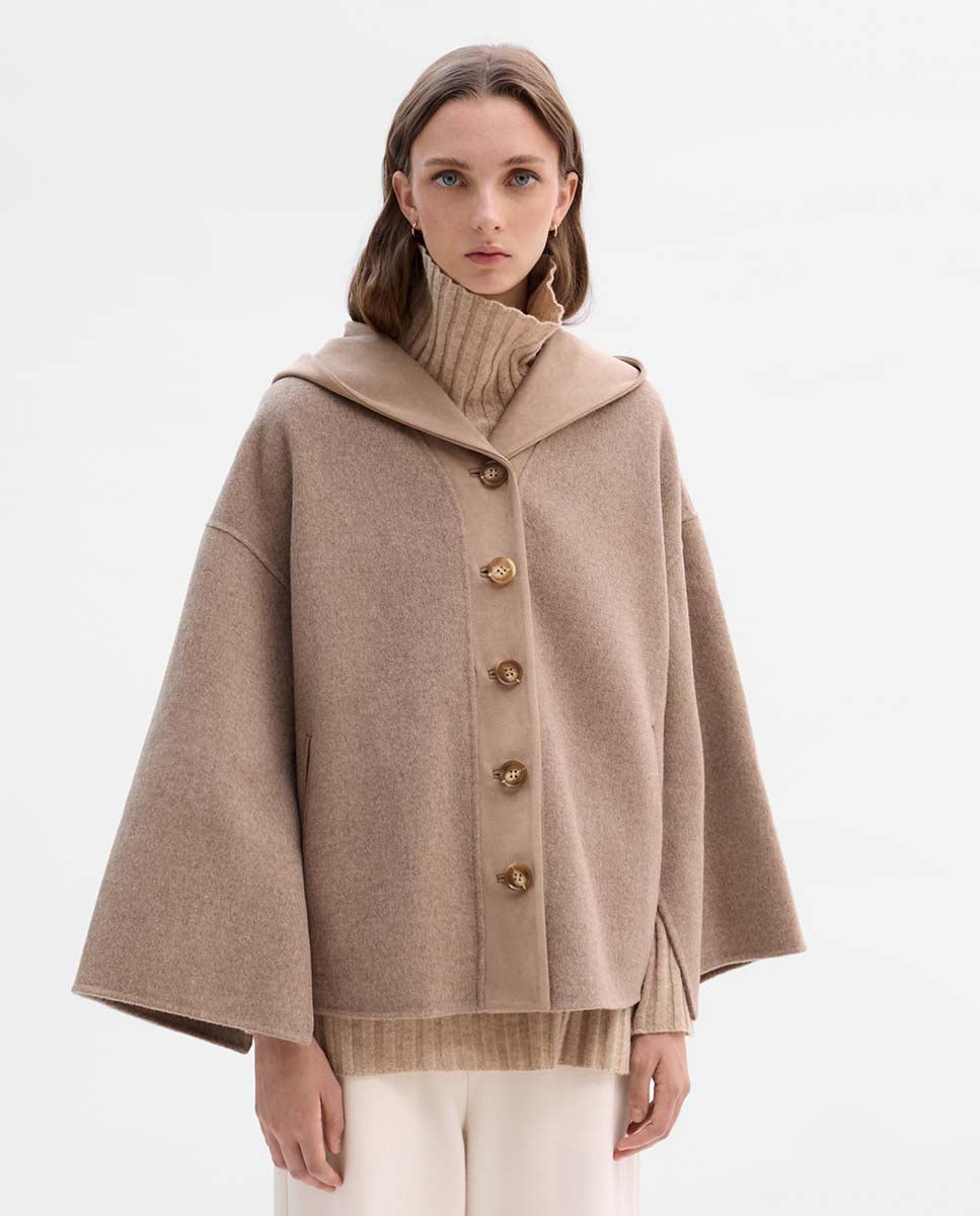Jacket with sleeve opening