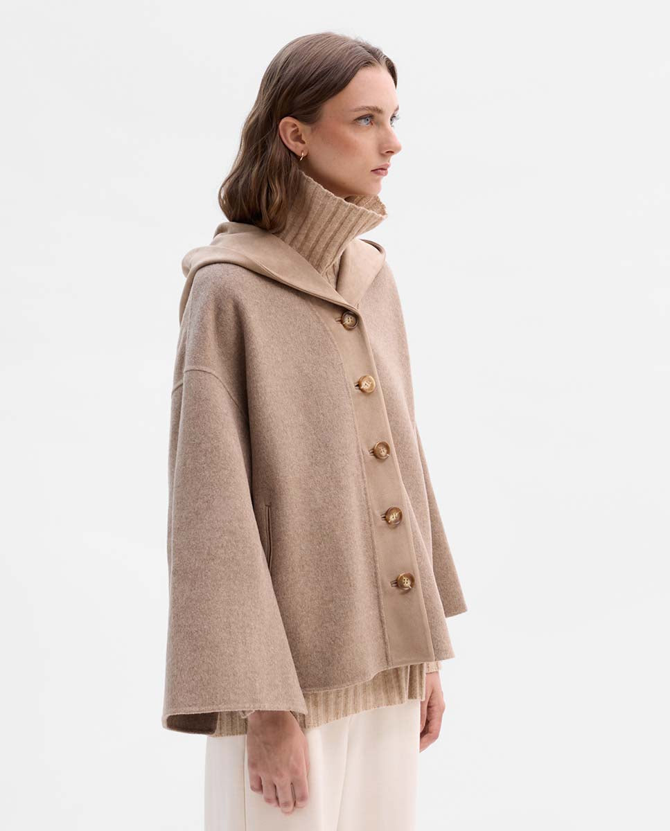 Jacket with sleeve opening