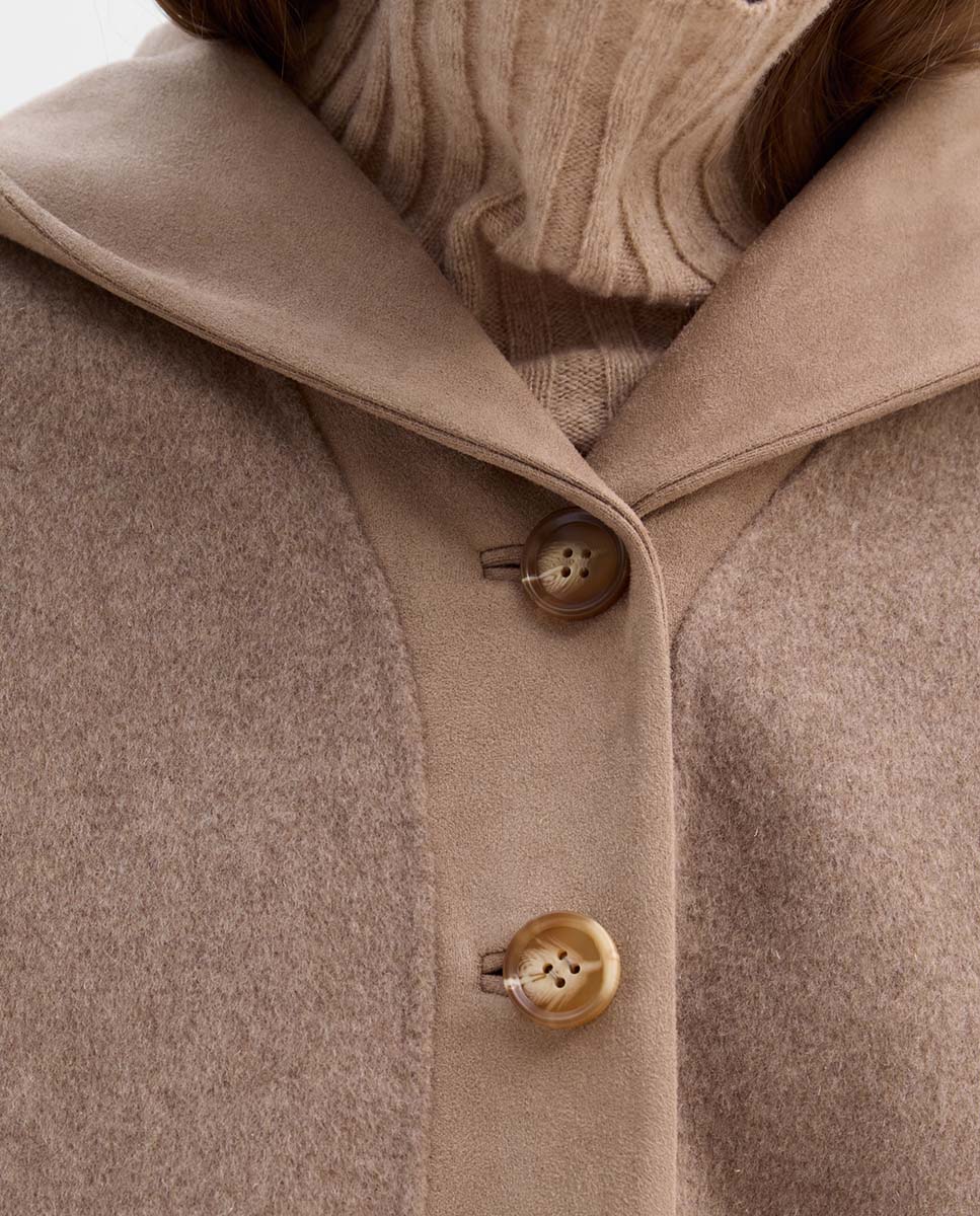 Jacket with sleeve opening