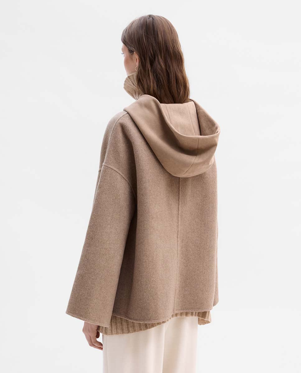 Jacket with sleeve opening