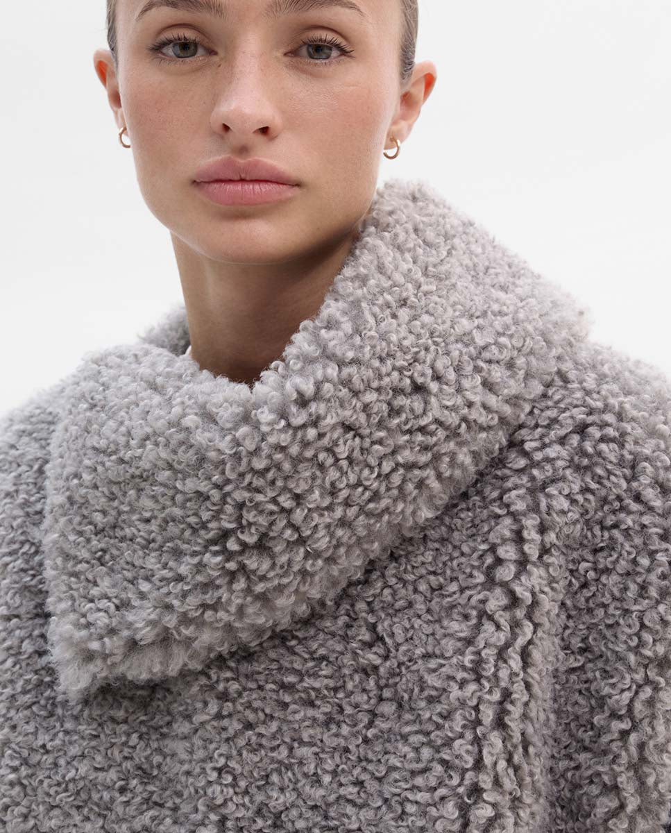 Short fur effect vest