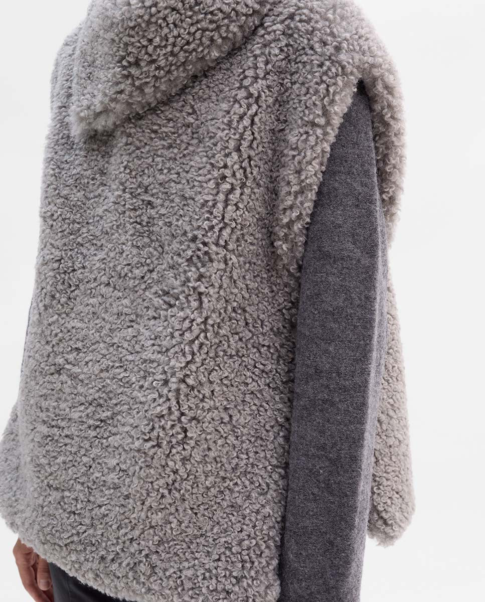 Short fur effect vest