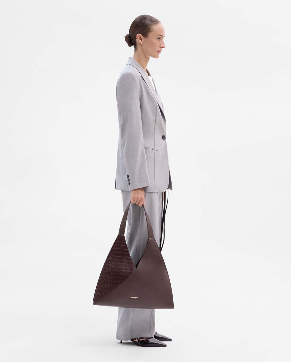 Fitted blazer with seams