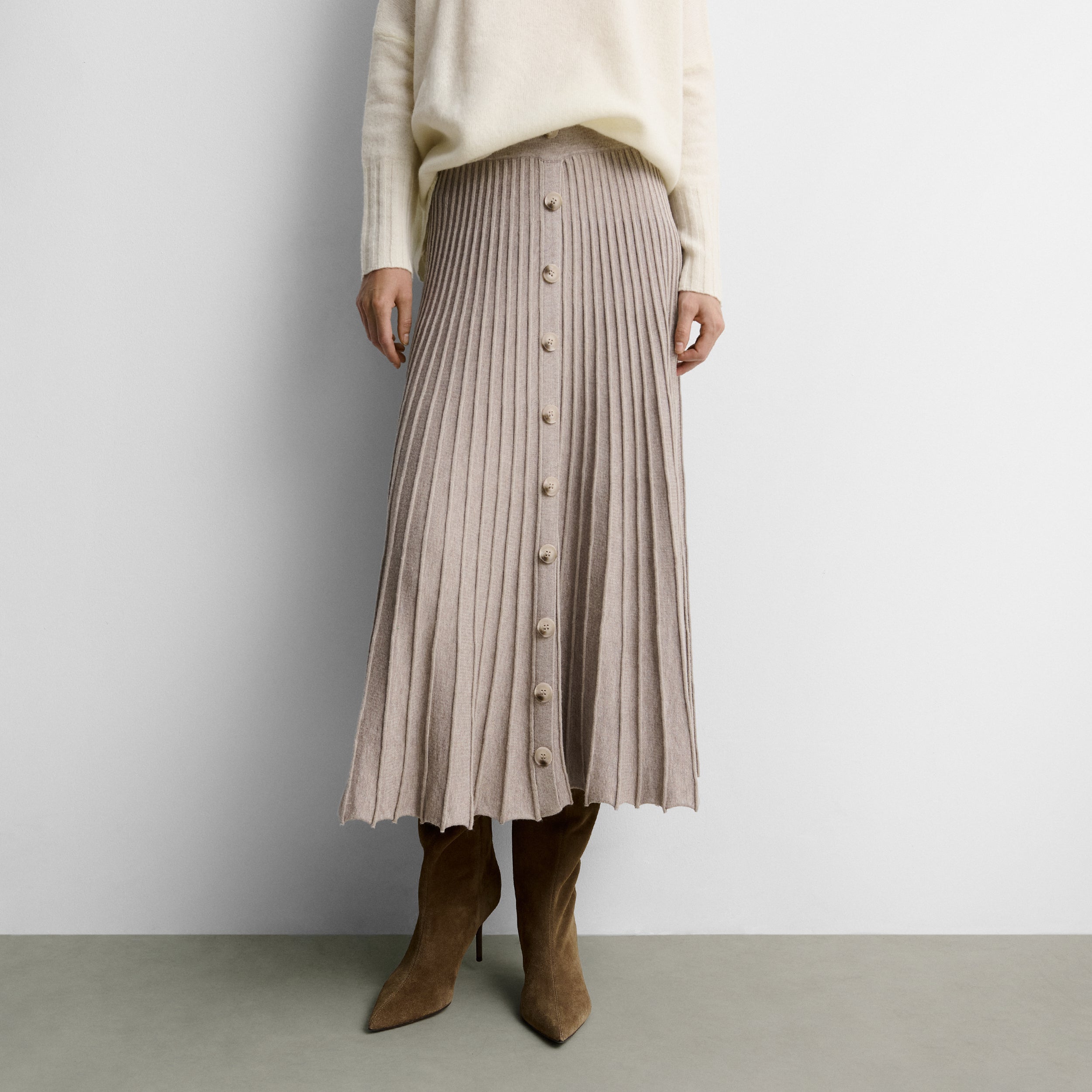 Flared knit skirt