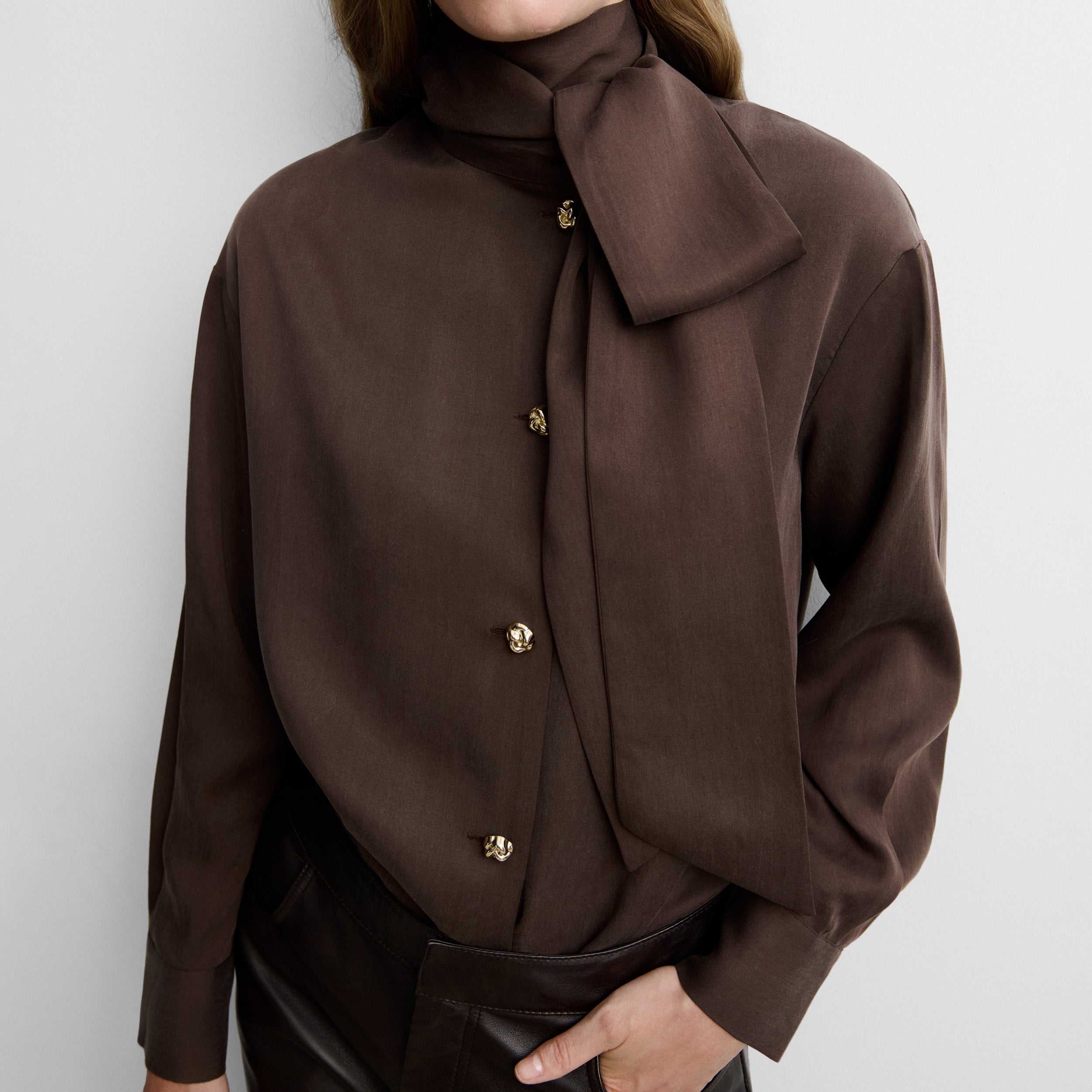 Fluid blouse with bow