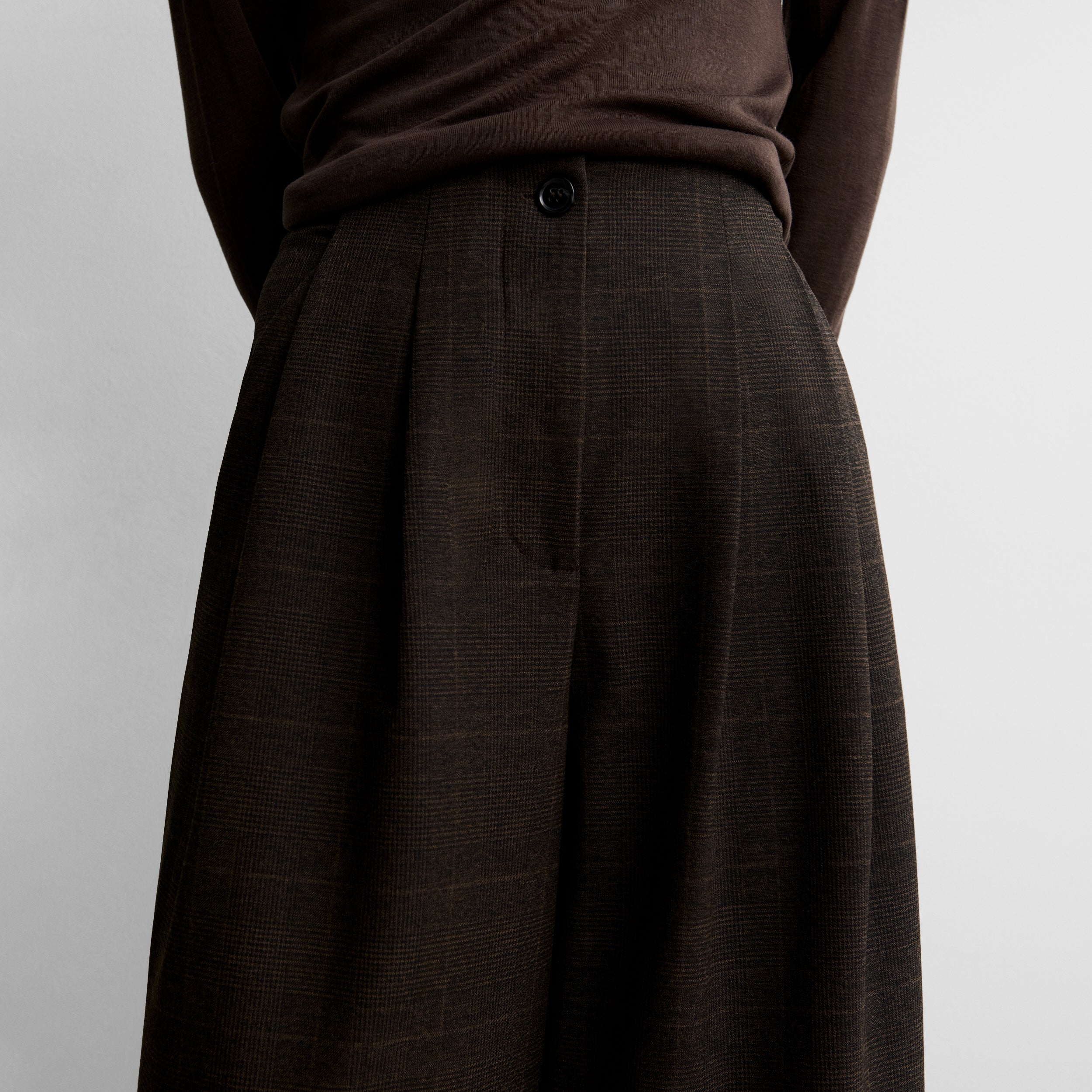 Checked trousers with darts