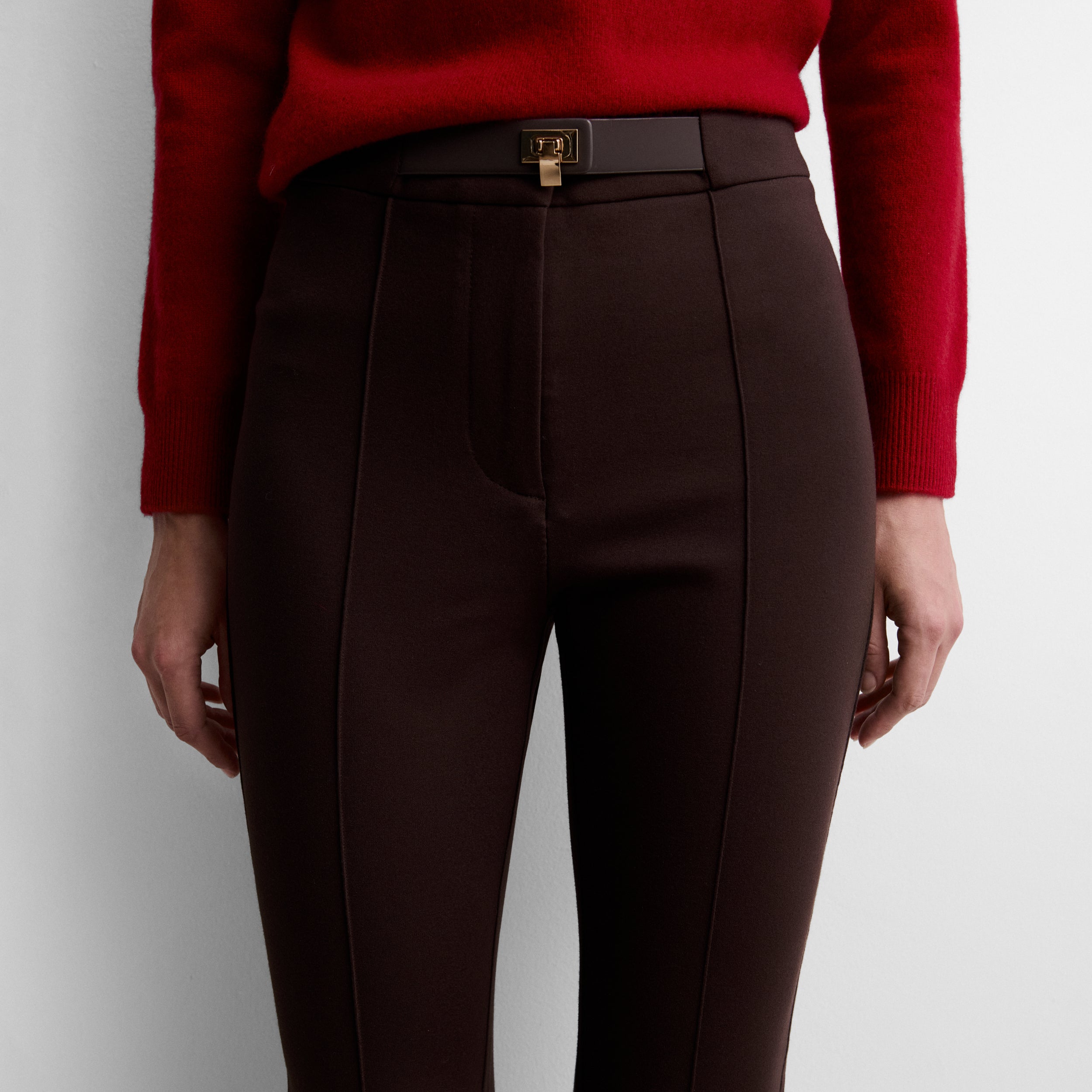 Stretch trousers with belt