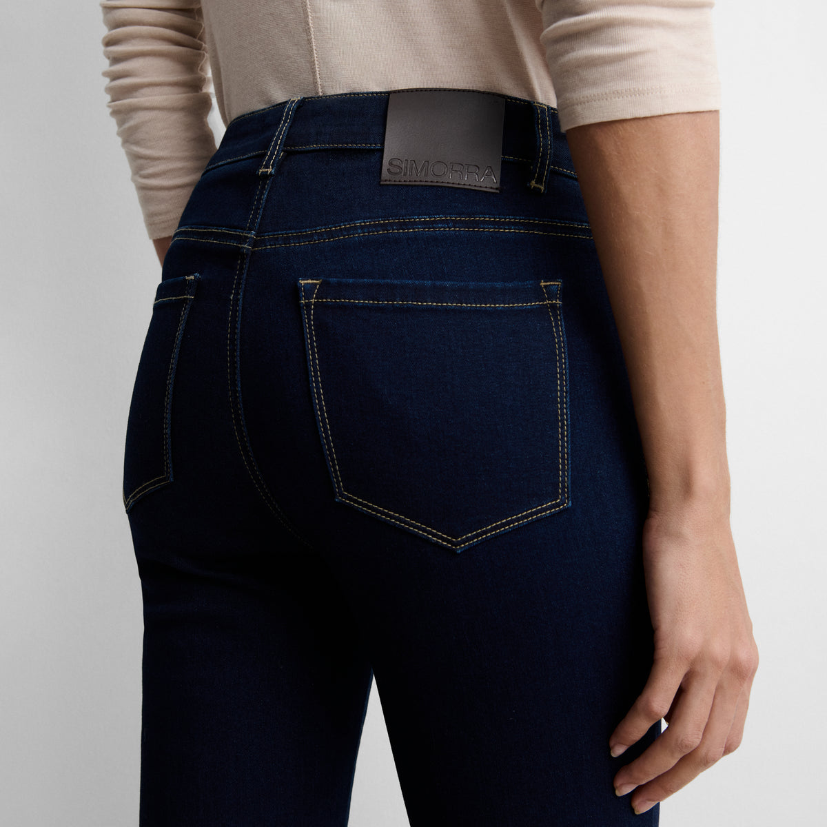 Pantalón vaquero acampanado