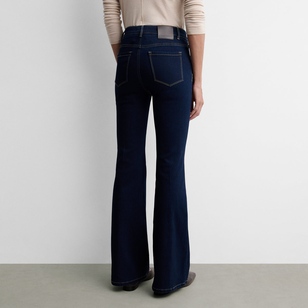 Pantalón vaquero acampanado