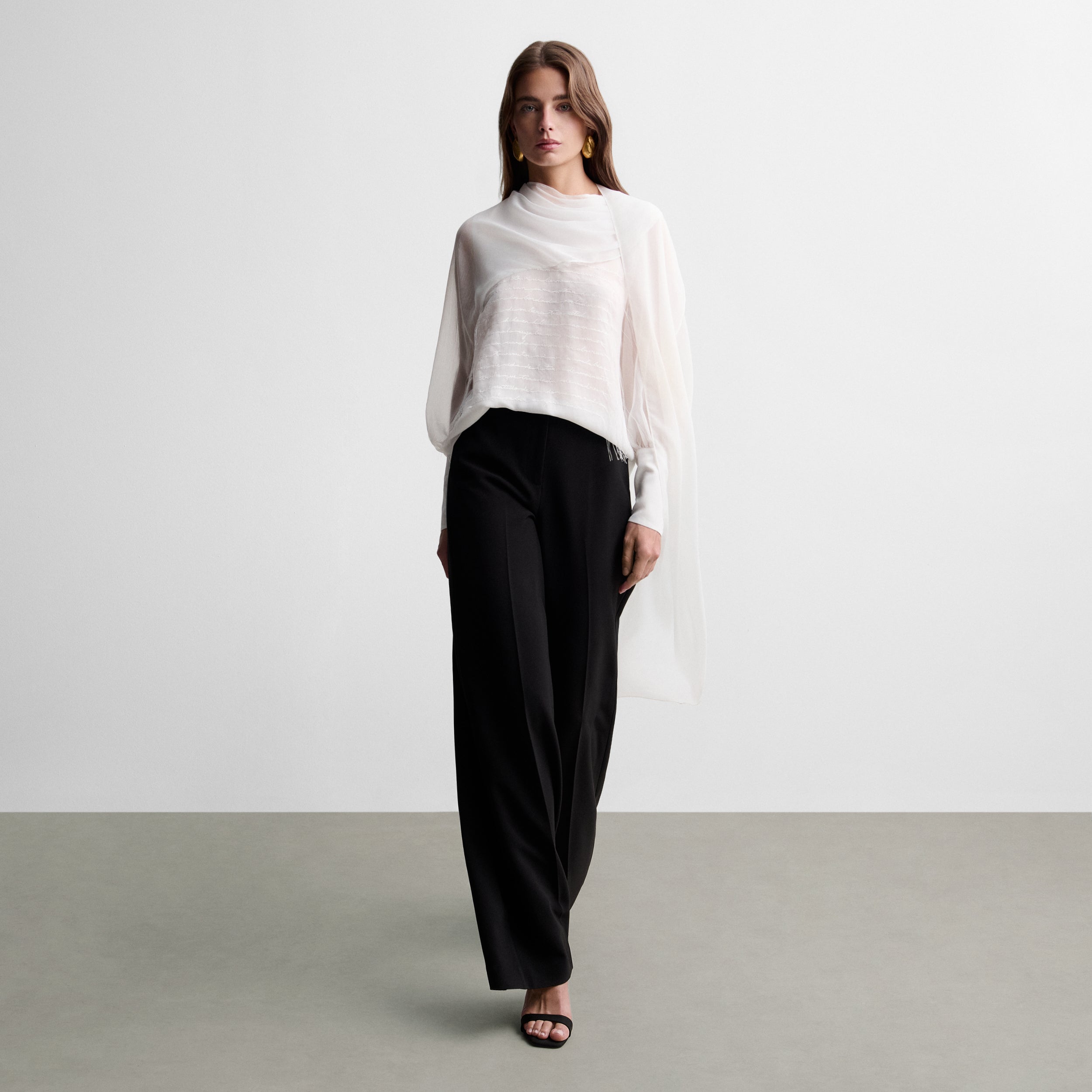 Blouse brodée à mouchoir