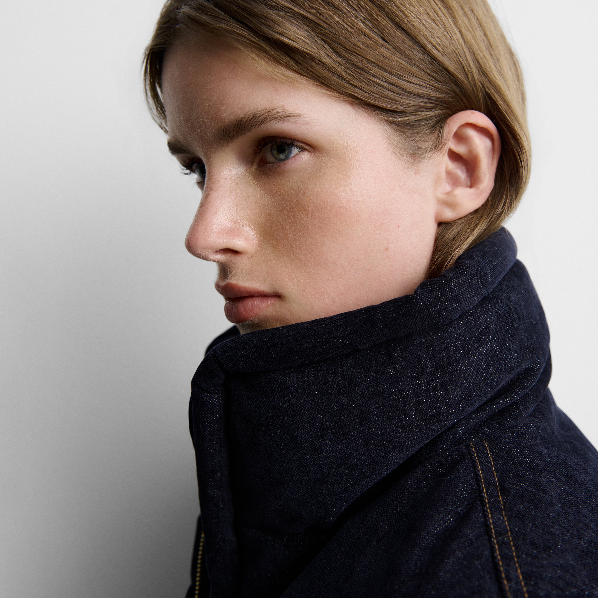 Short bomber-style puffer jacket