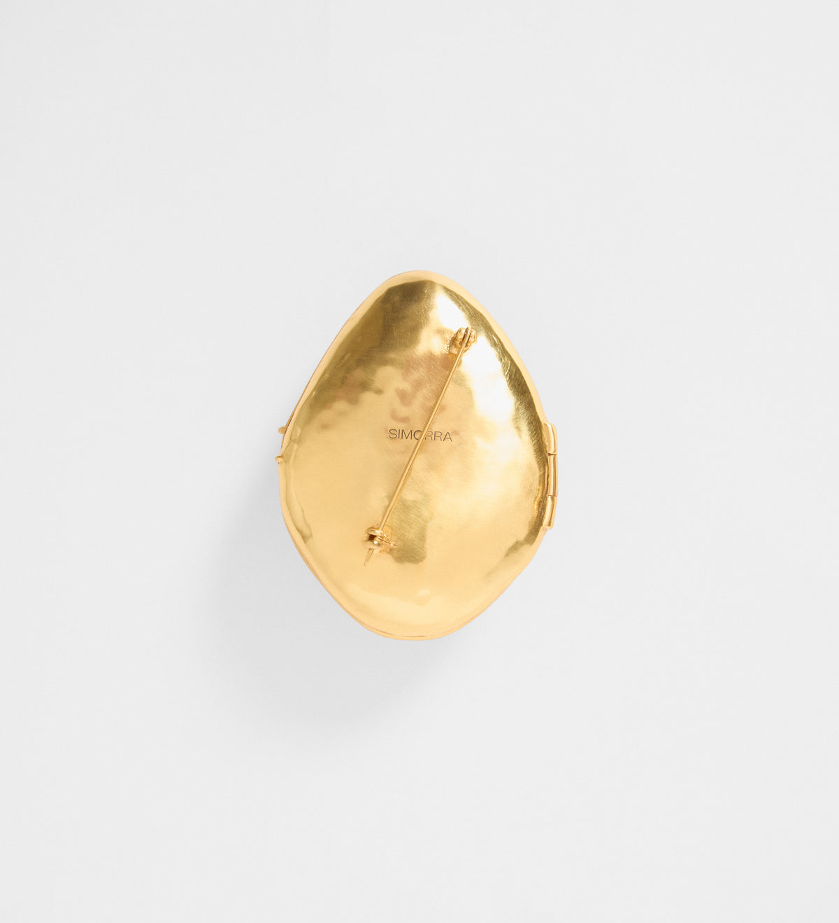 Broche dorado relicario