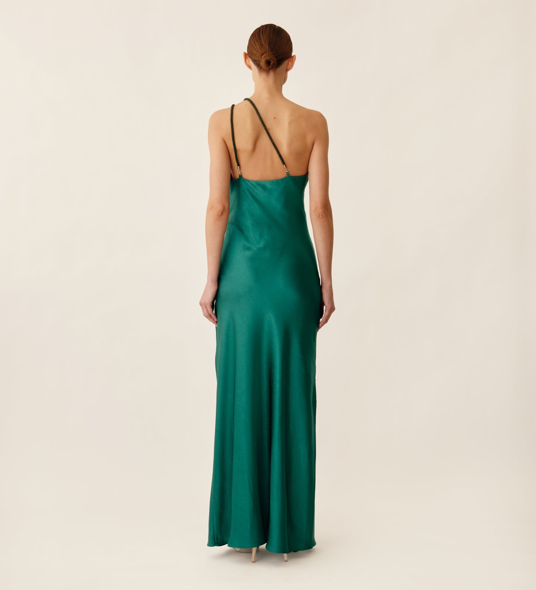 Vestido largo asimétrico de satén