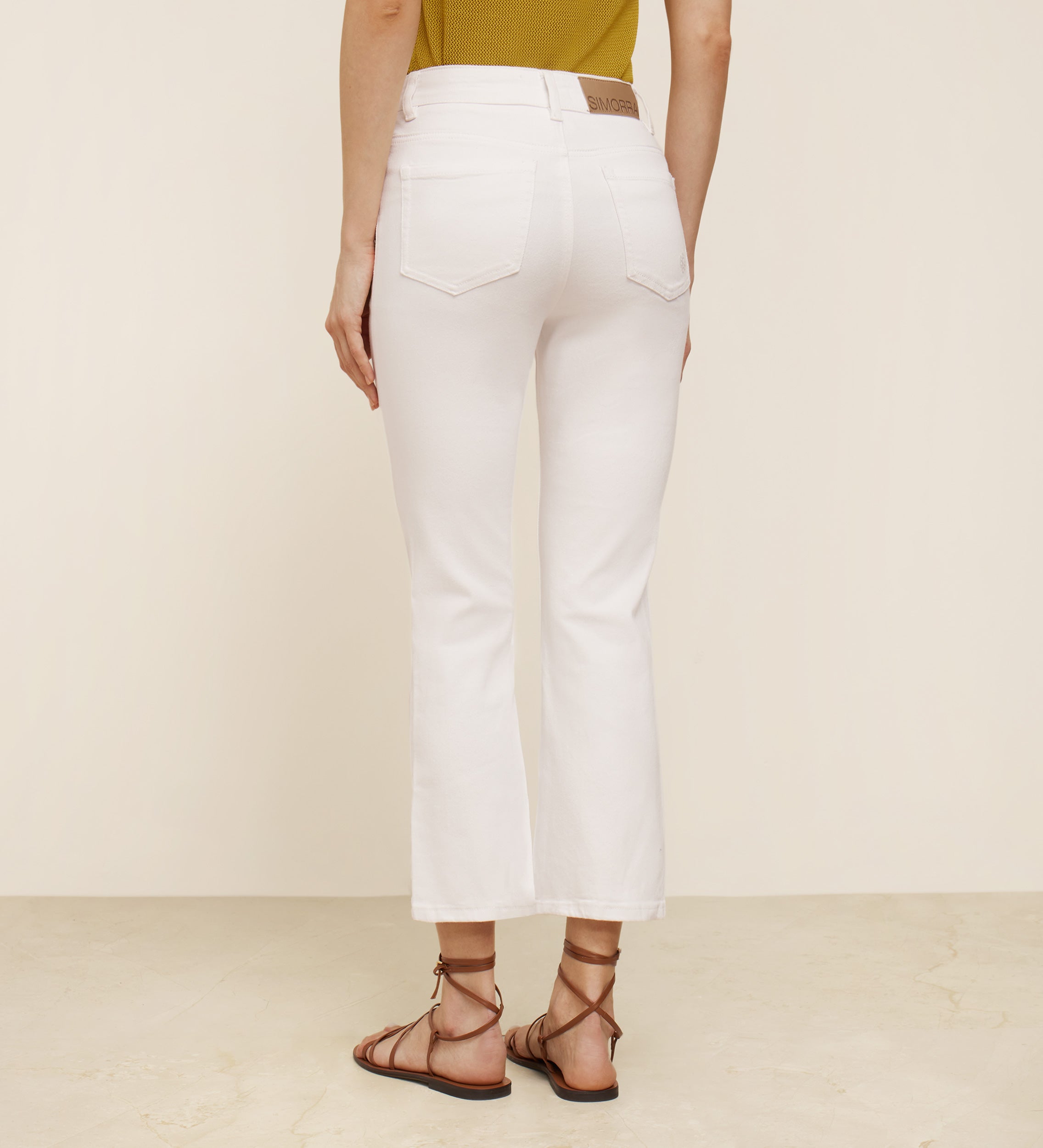 Pantalón crop acampanado