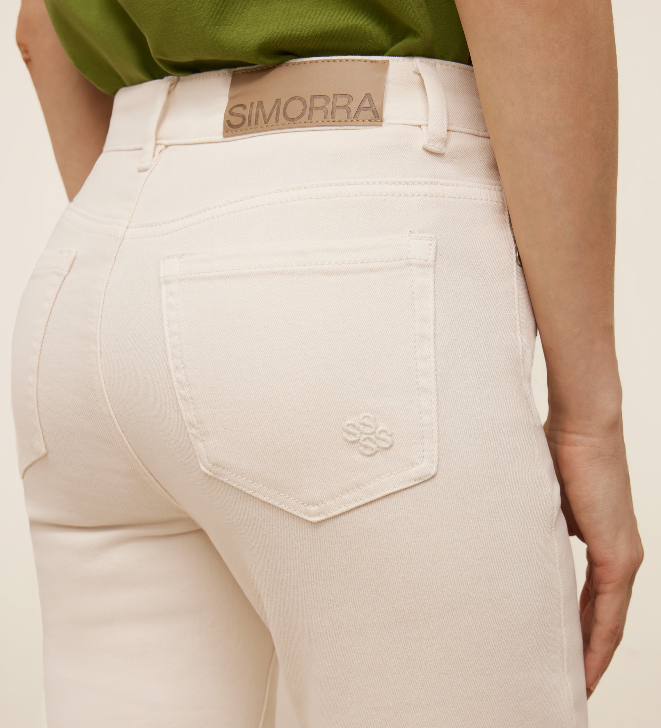 Pantalón crop acampanado
