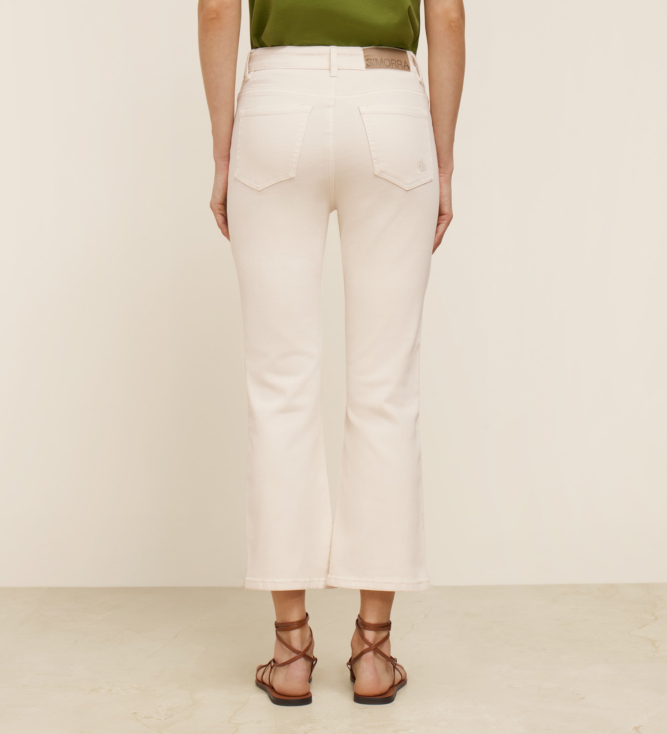 Pantalón crop acampanado
