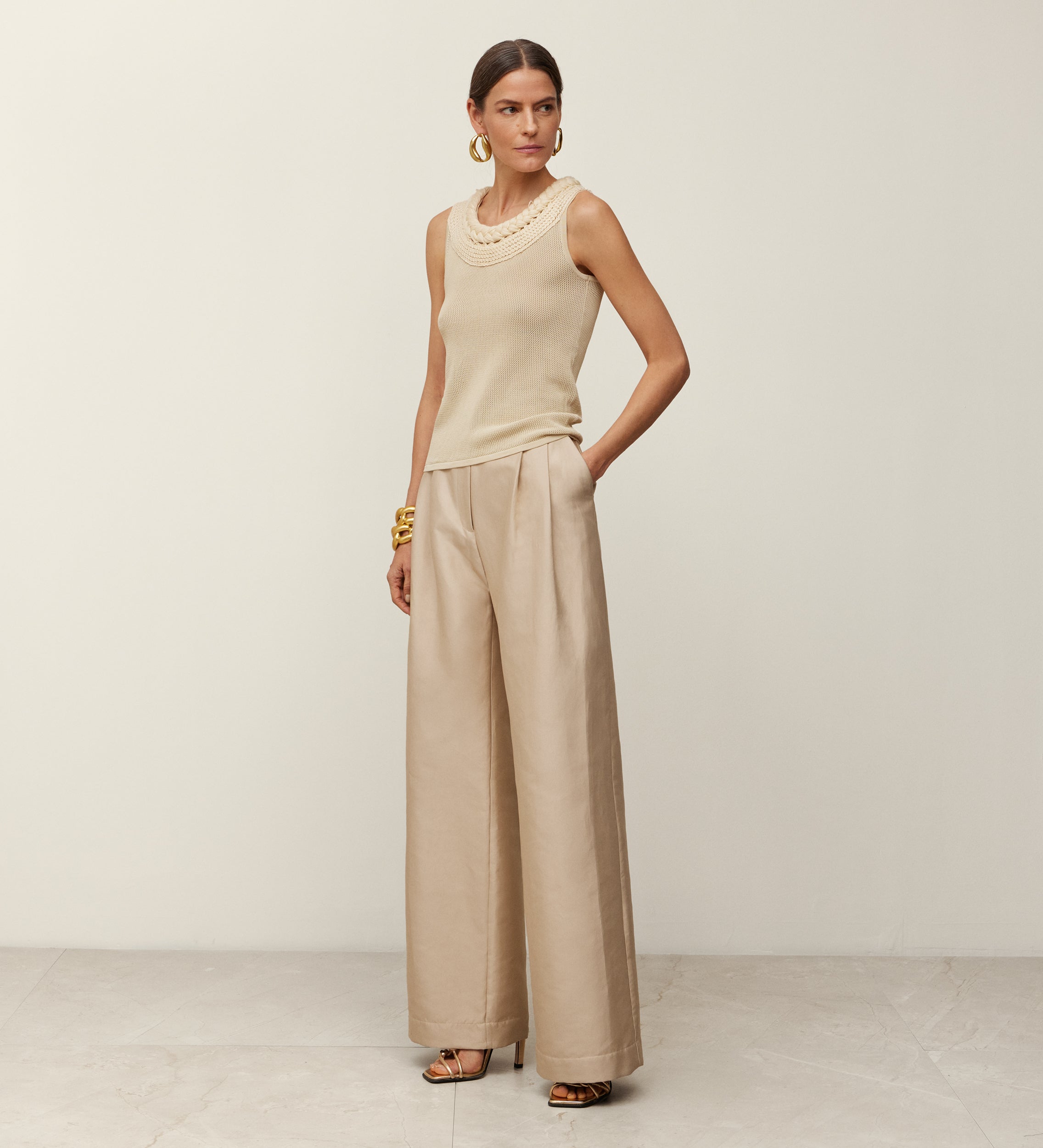 Top tricot escote trenza