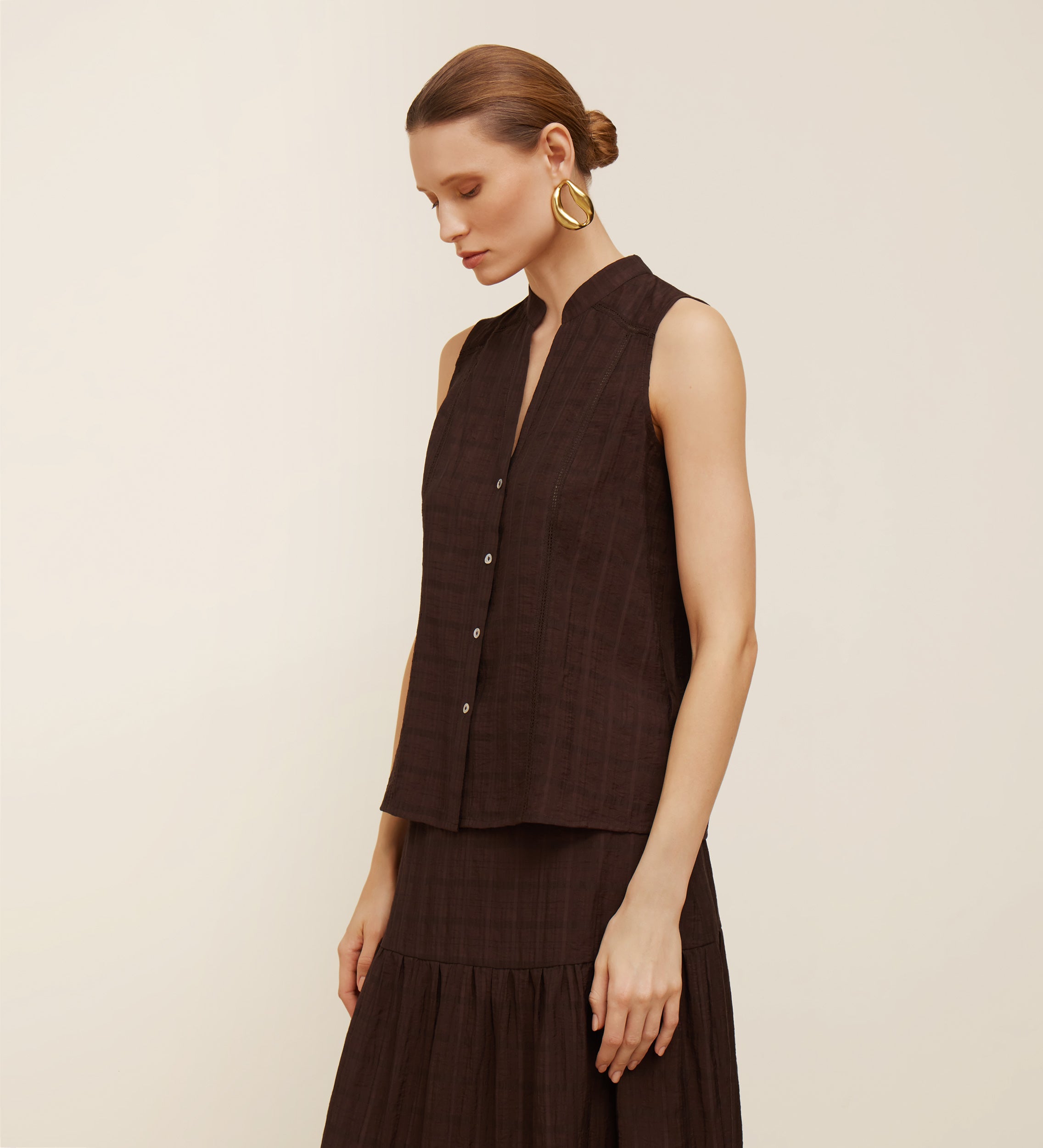 Textured fabric hemmed blouse