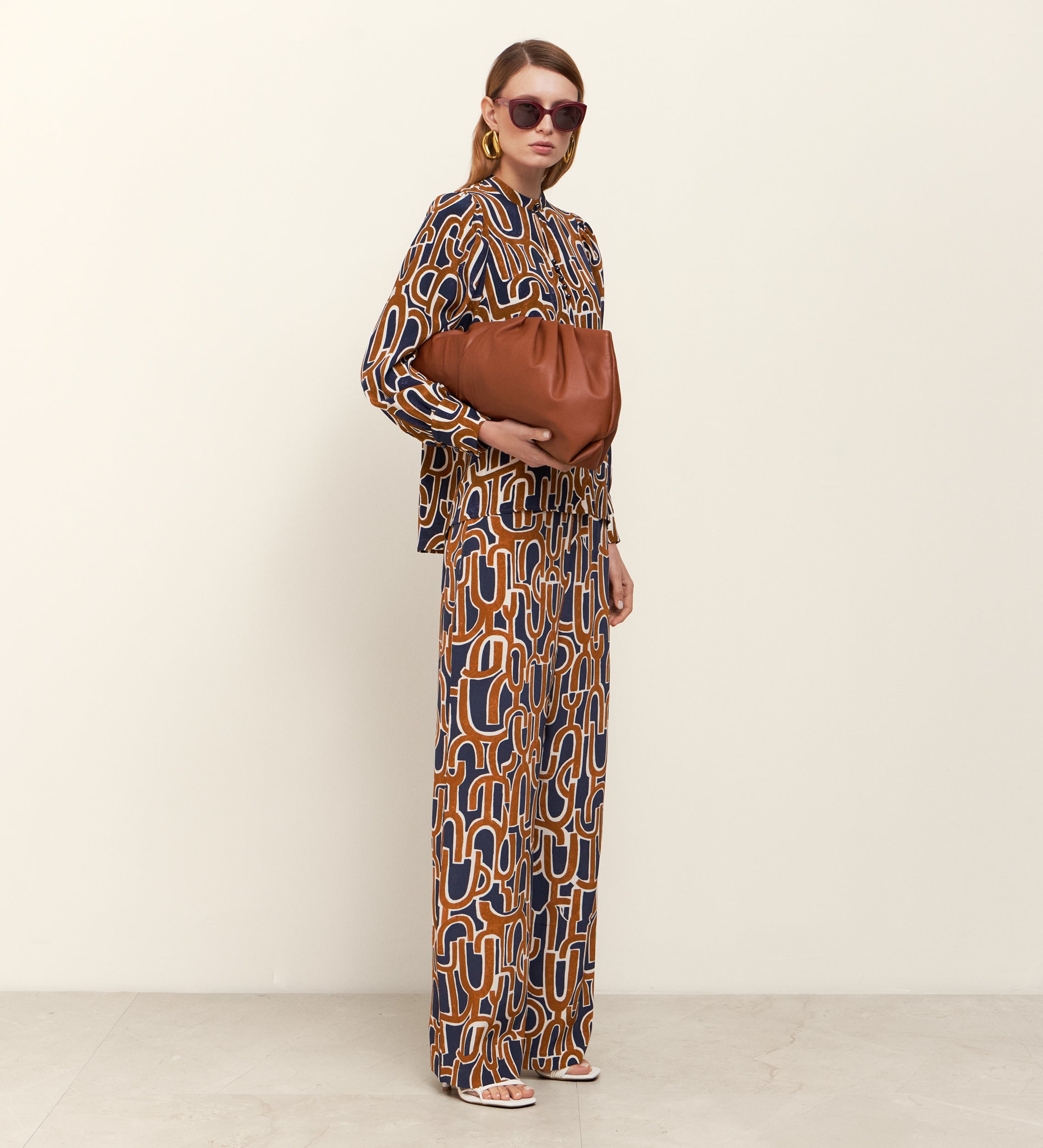 Blusa estampada cuello mao