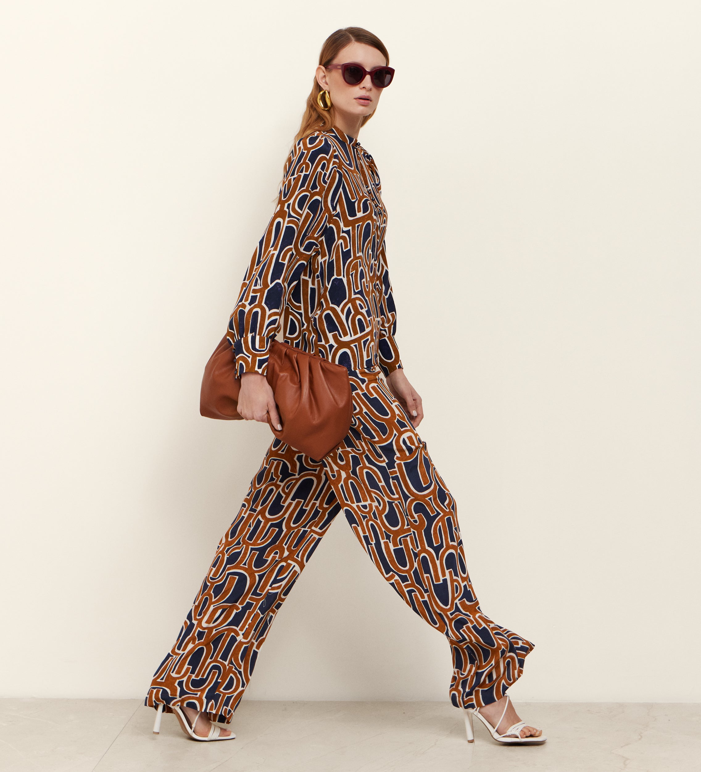 Blusa estampada cuello mao