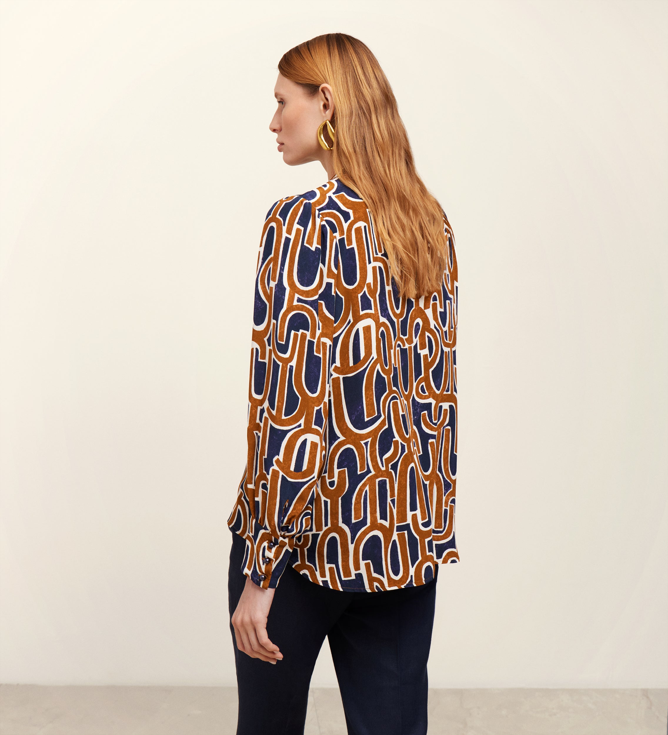 Blusa estampada cuello mao